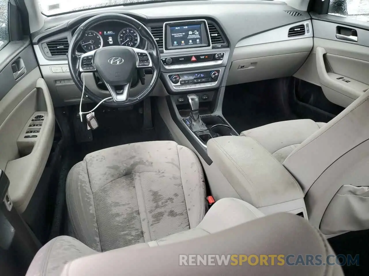 8 Photograph of a damaged car 5NPE34AF3KH813720 HYUNDAI SONATA 2019