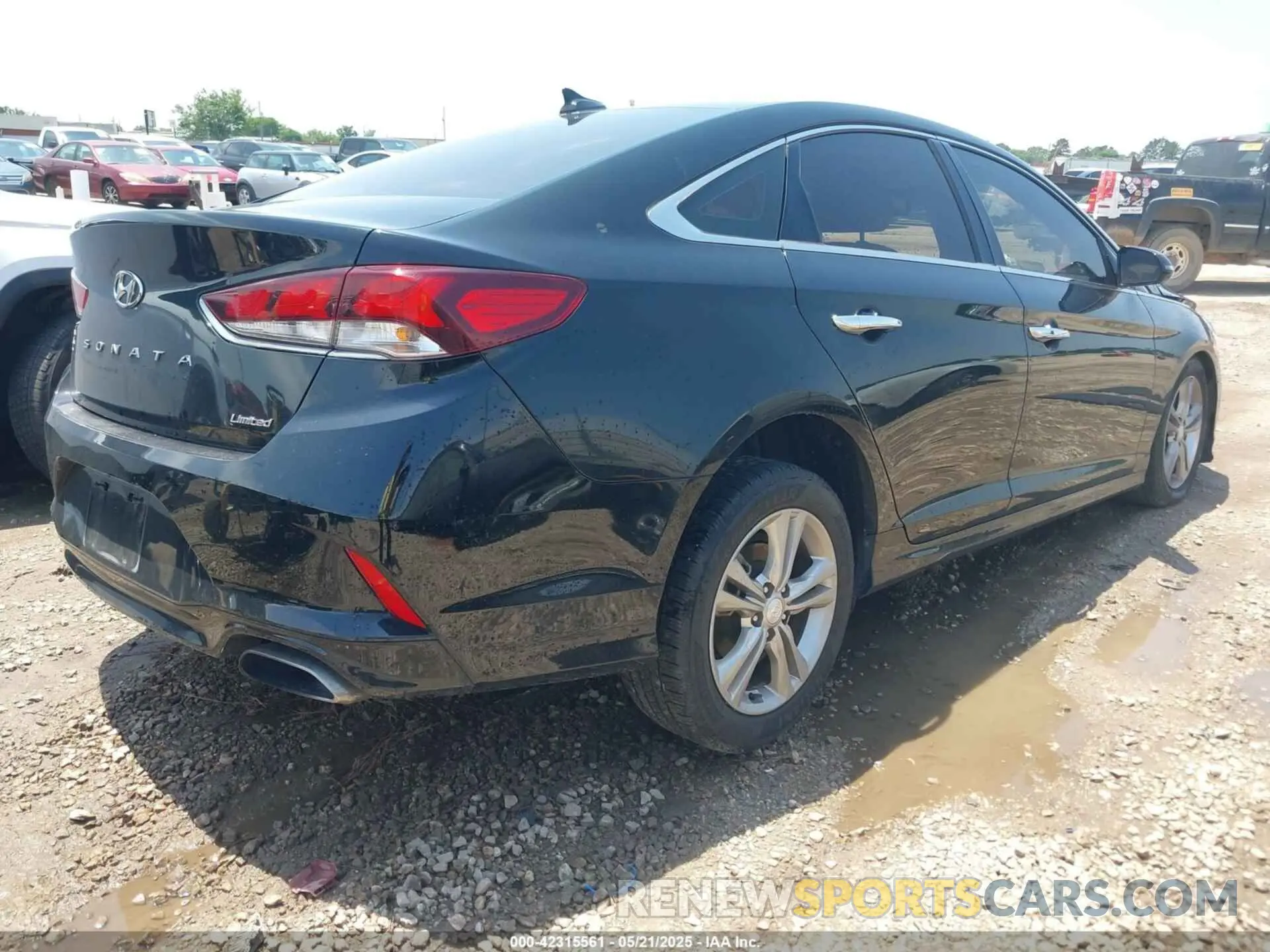 4 Photograph of a damaged car 5NPE34AF3KH815872 HYUNDAI SONATA 2019
