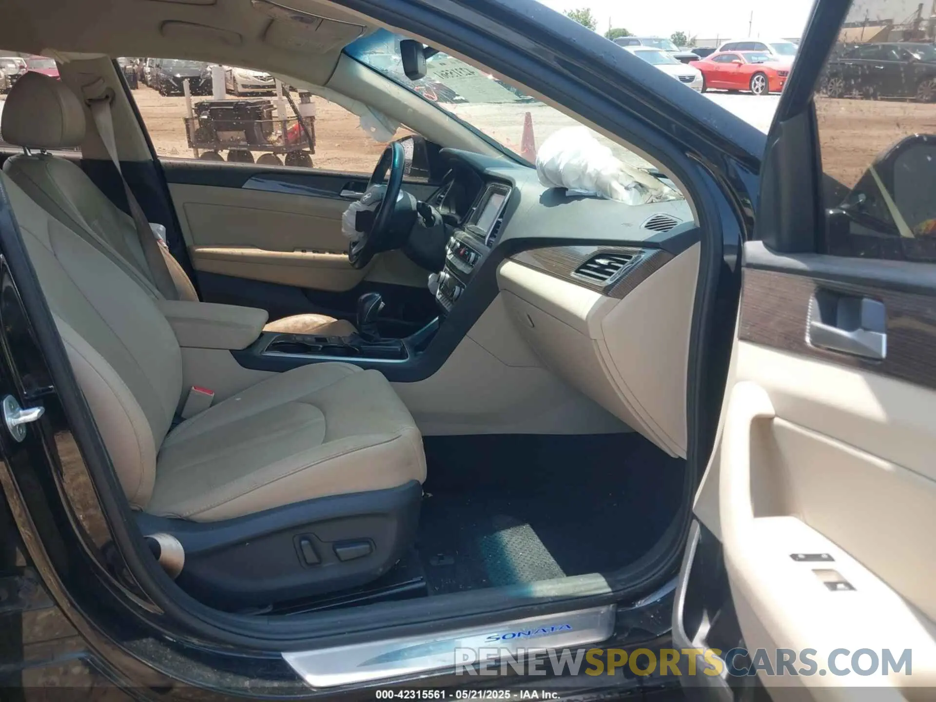 5 Photograph of a damaged car 5NPE34AF3KH815872 HYUNDAI SONATA 2019