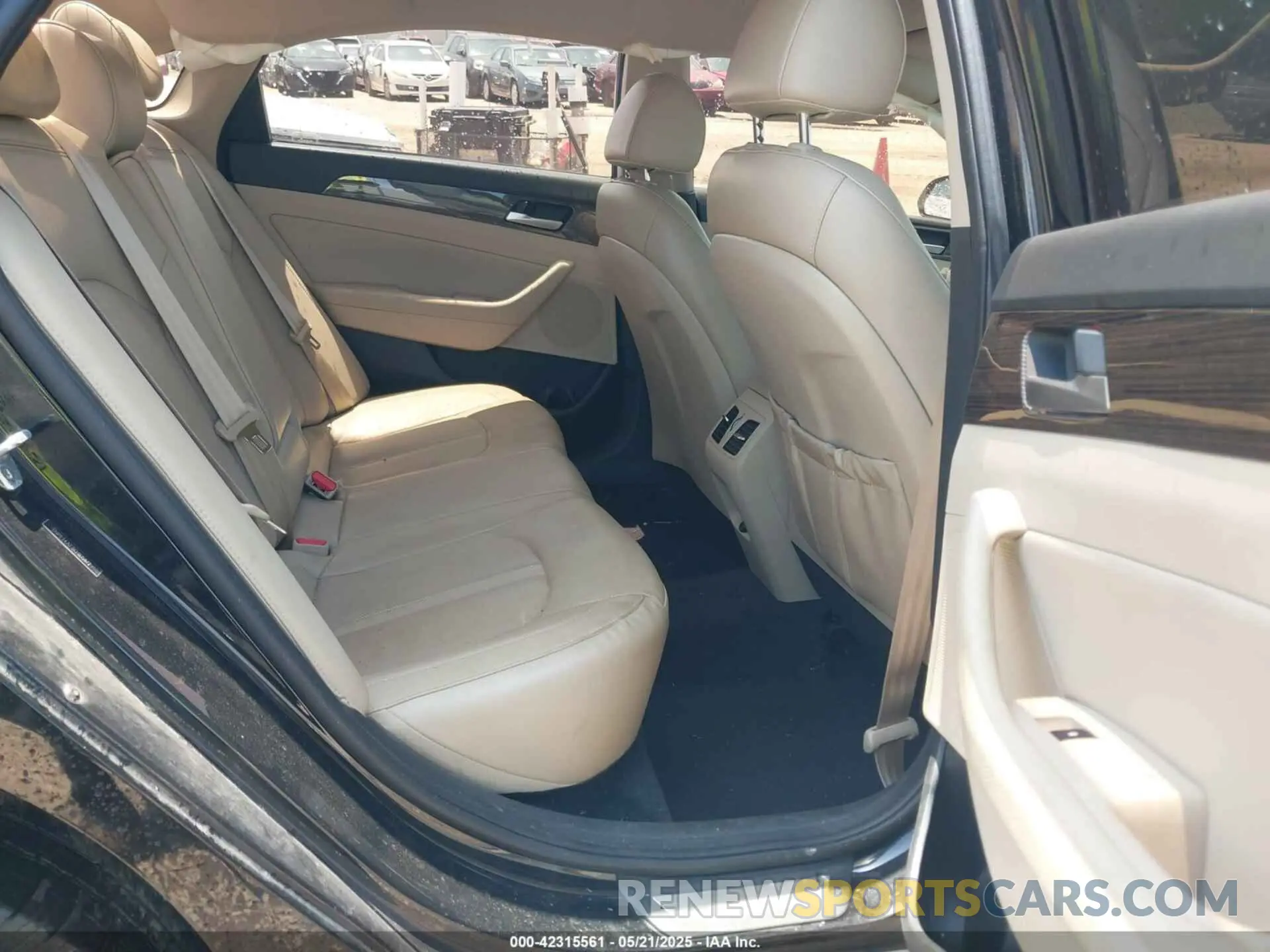 8 Photograph of a damaged car 5NPE34AF3KH815872 HYUNDAI SONATA 2019
