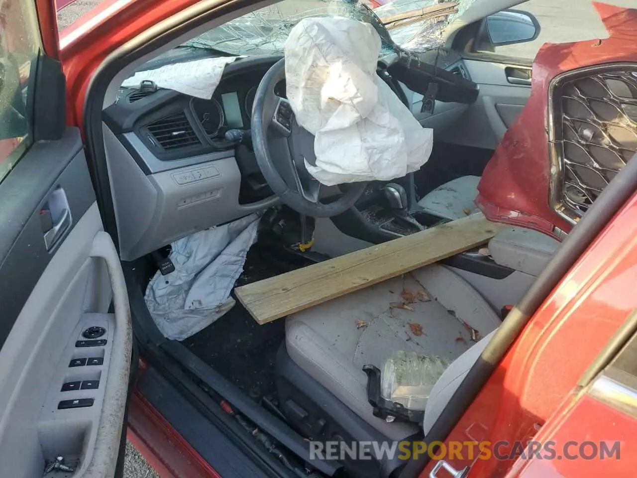 8 Photograph of a damaged car 5NPE34AF3KH820196 HYUNDAI SONATA 2019