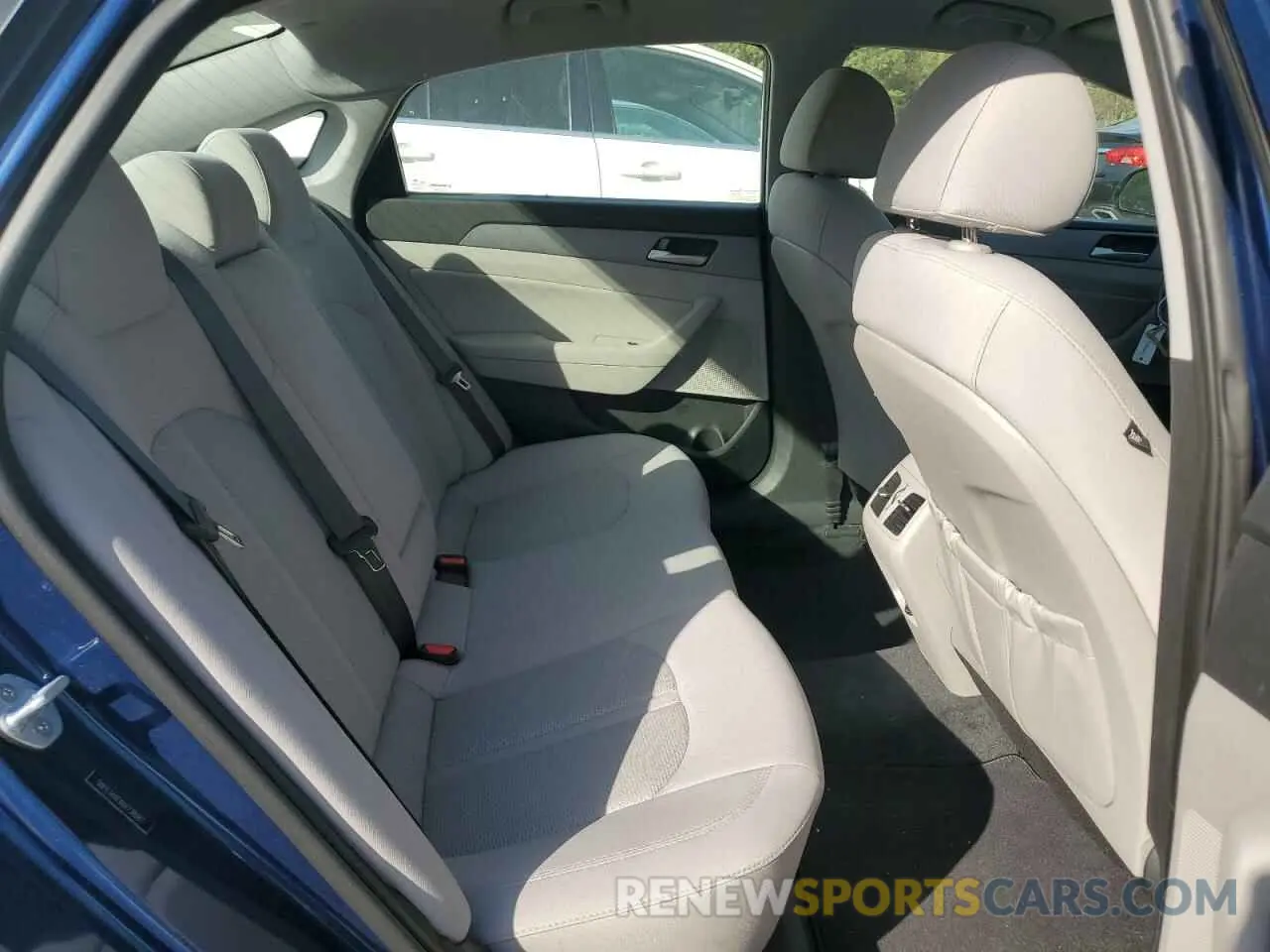 10 Photograph of a damaged car 5NPE34AF4KH738087 HYUNDAI SONATA 2019