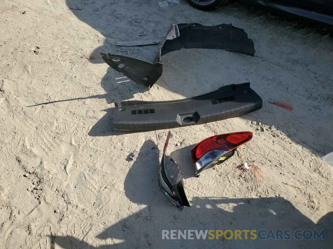 12 Photograph of a damaged car 5NPE34AF4KH738087 HYUNDAI SONATA 2019