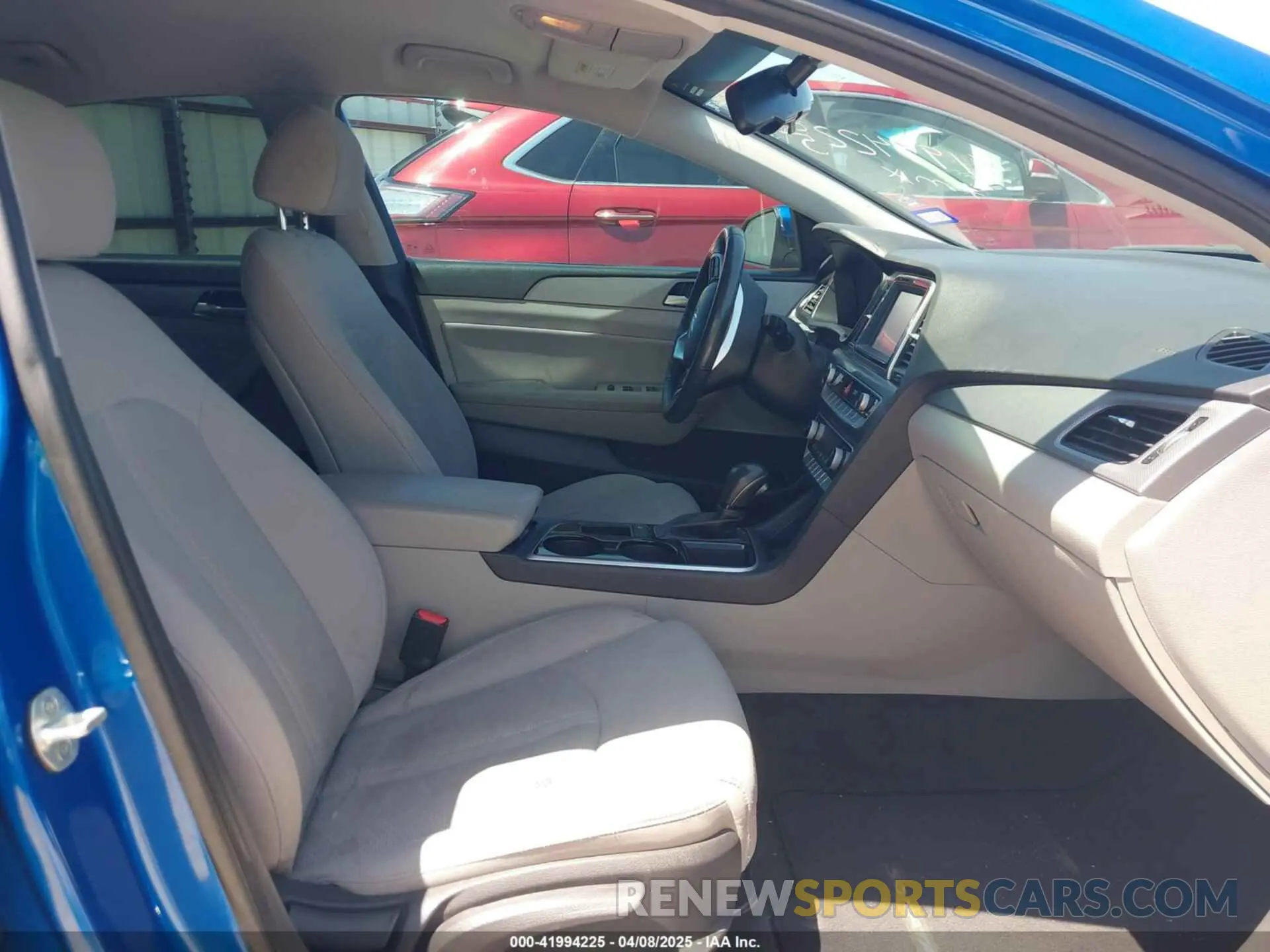 5 Photograph of a damaged car 5NPE34AF4KH748957 HYUNDAI SONATA 2019