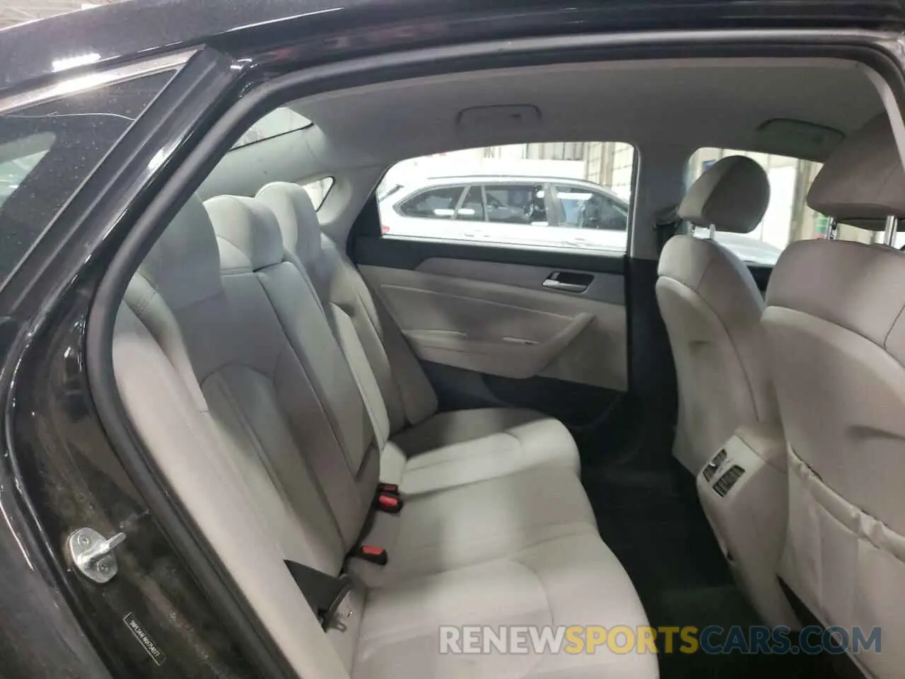 10 Photograph of a damaged car 5NPE34AF4KH754077 HYUNDAI SONATA 2019