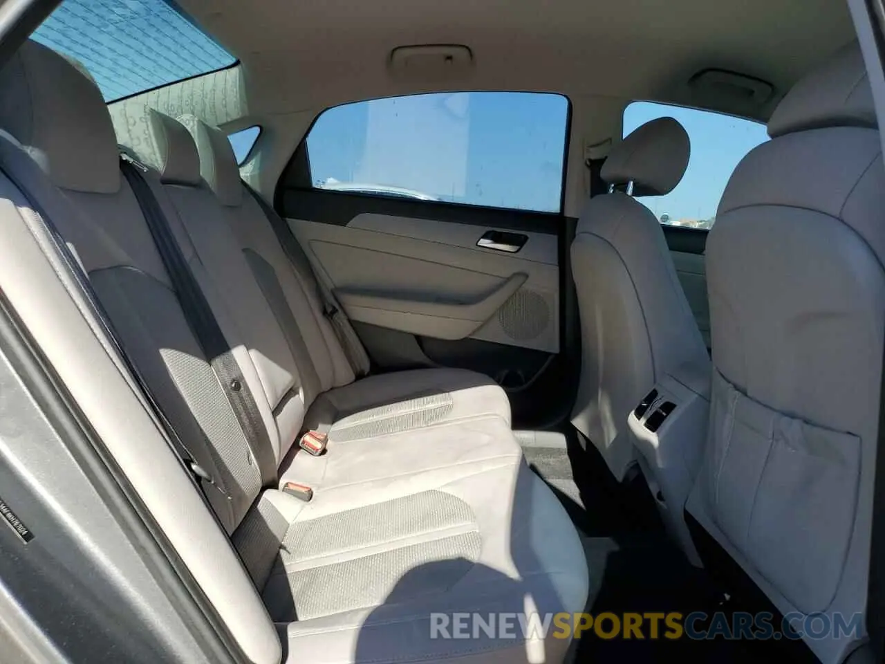 10 Photograph of a damaged car 5NPE34AF4KH767024 HYUNDAI SONATA 2019