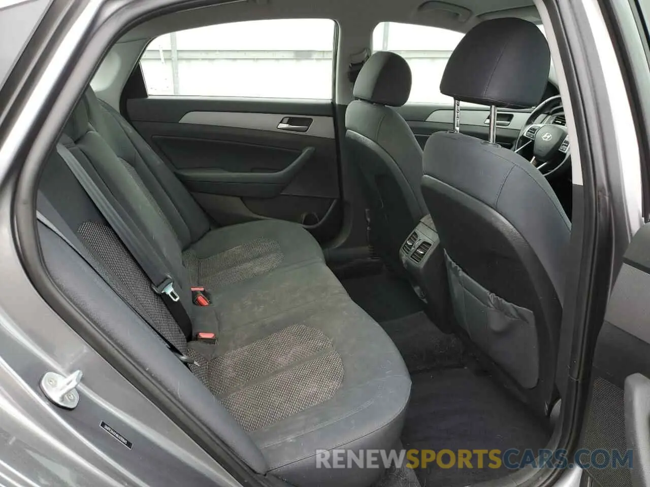 10 Photograph of a damaged car 5NPE34AF4KH781845 HYUNDAI SONATA 2019