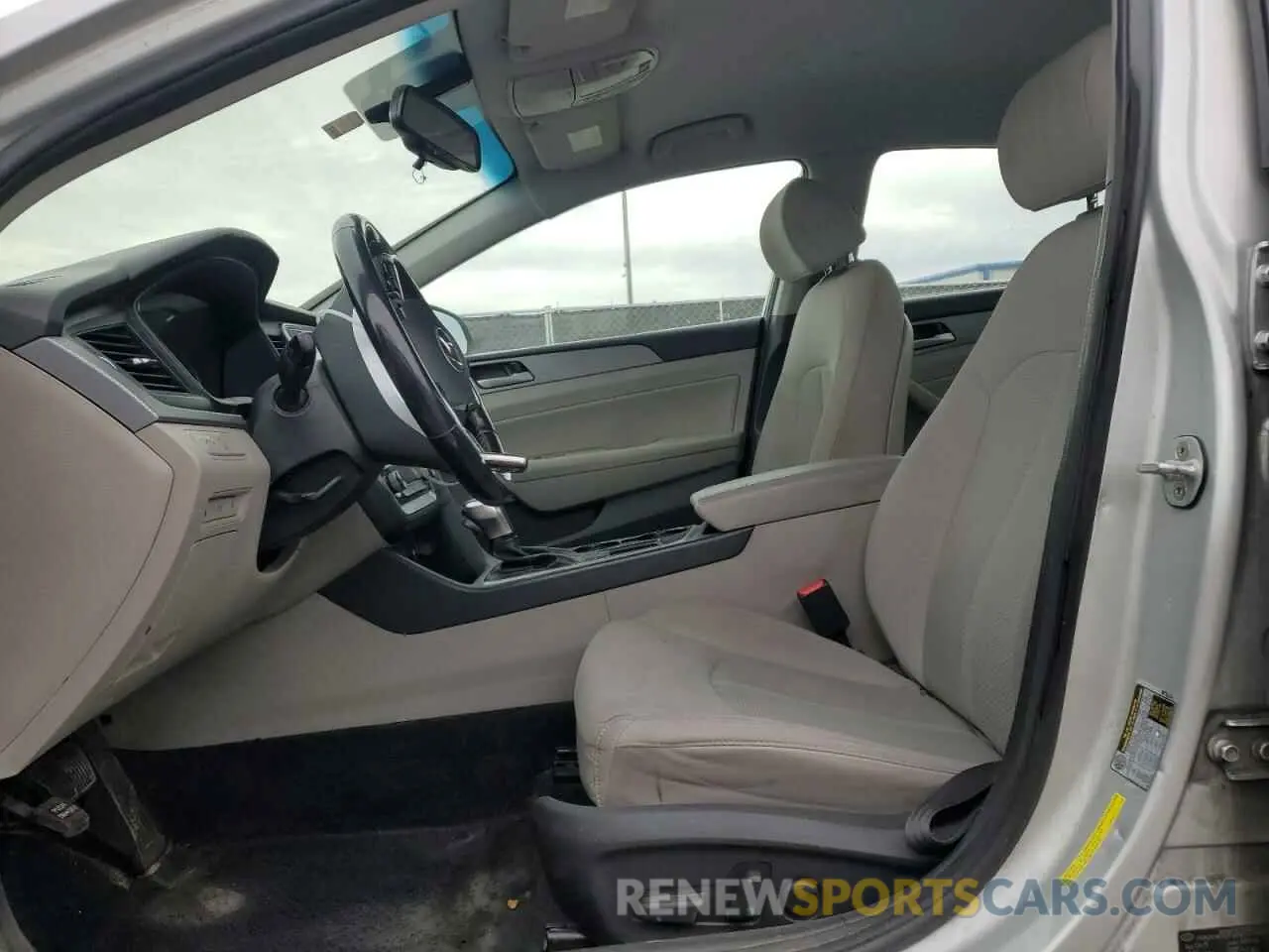 7 Photograph of a damaged car 5NPE34AF4KH789119 HYUNDAI SONATA 2019