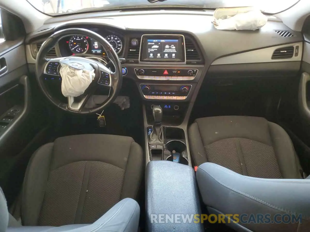 8 Photograph of a damaged car 5NPE34AF4KH802015 HYUNDAI SONATA 2019