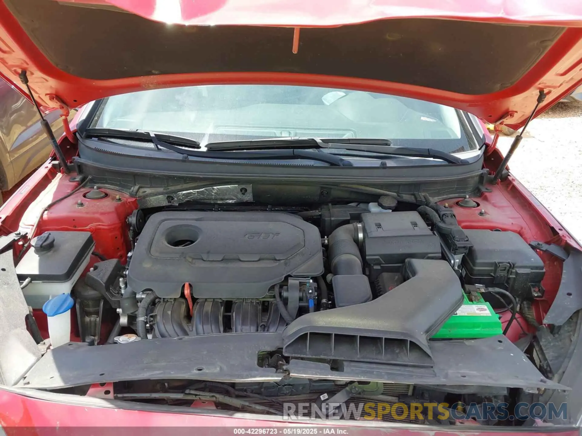 10 Photograph of a damaged car 5NPE34AF4KH802628 HYUNDAI SONATA 2019