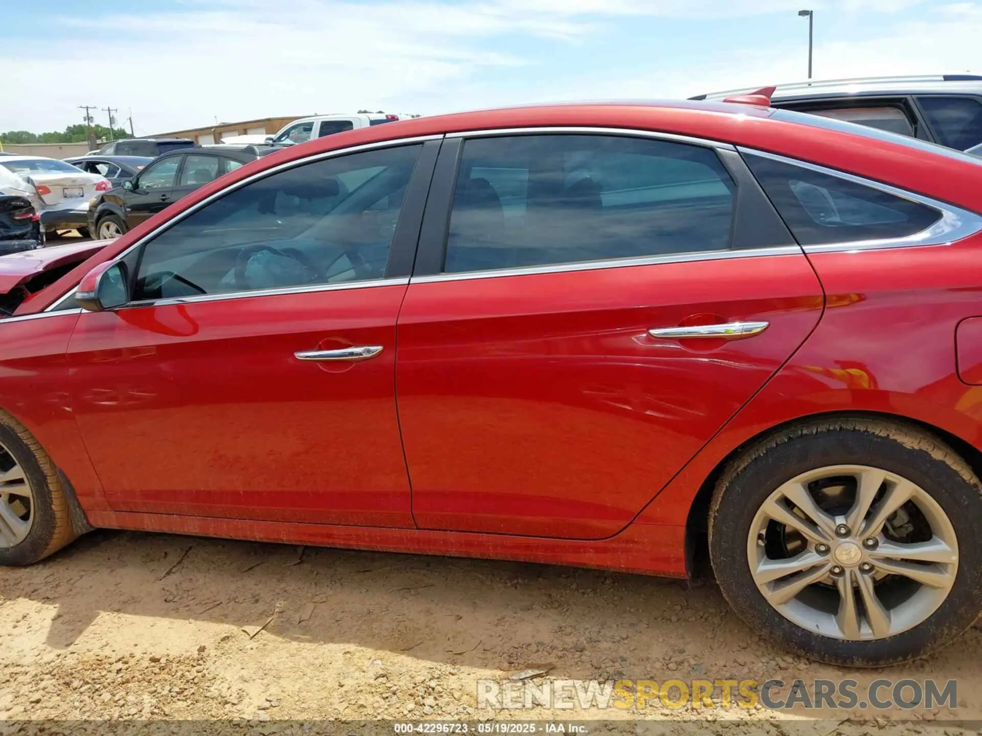 14 Photograph of a damaged car 5NPE34AF4KH802628 HYUNDAI SONATA 2019