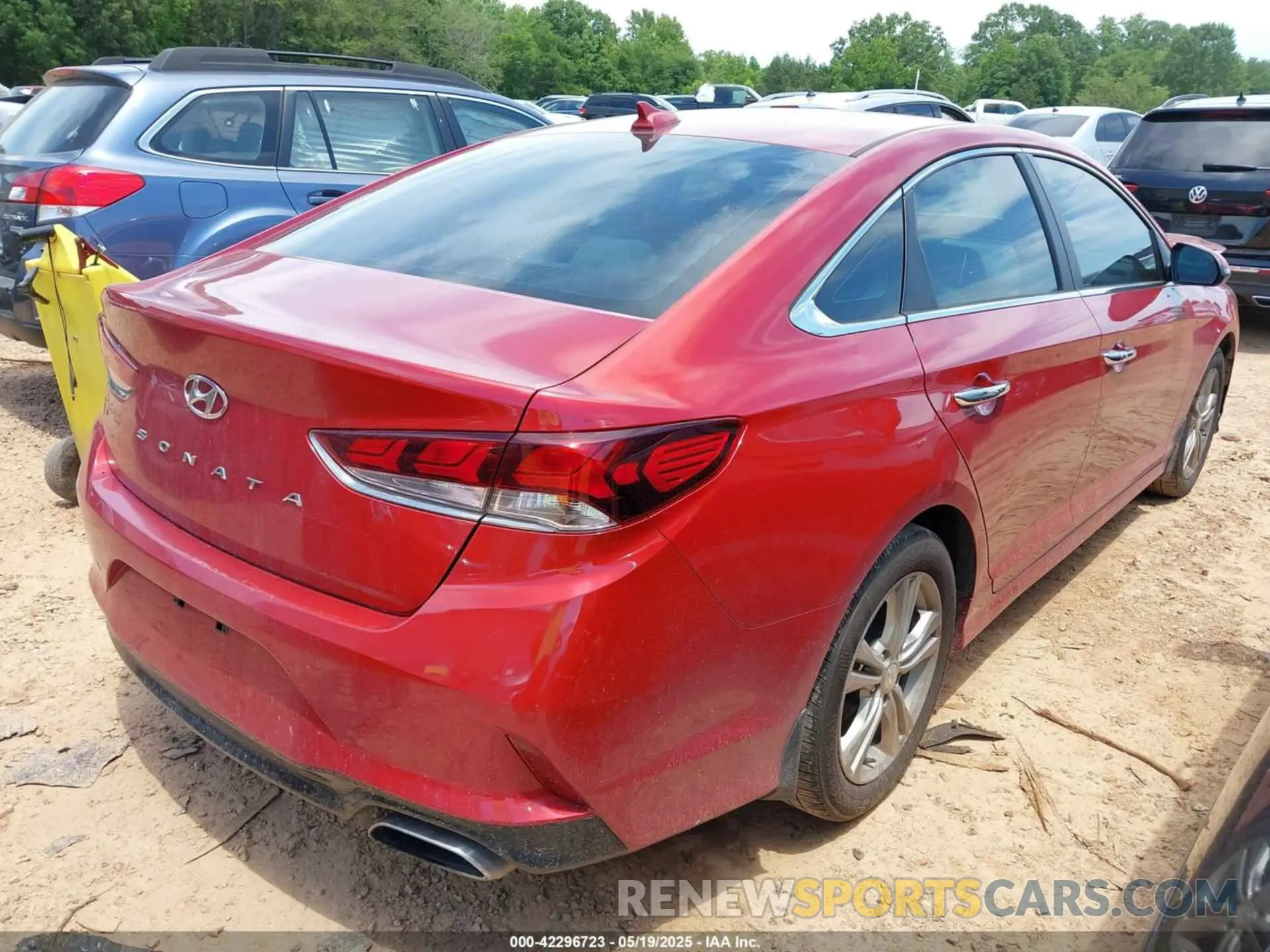 4 Photograph of a damaged car 5NPE34AF4KH802628 HYUNDAI SONATA 2019