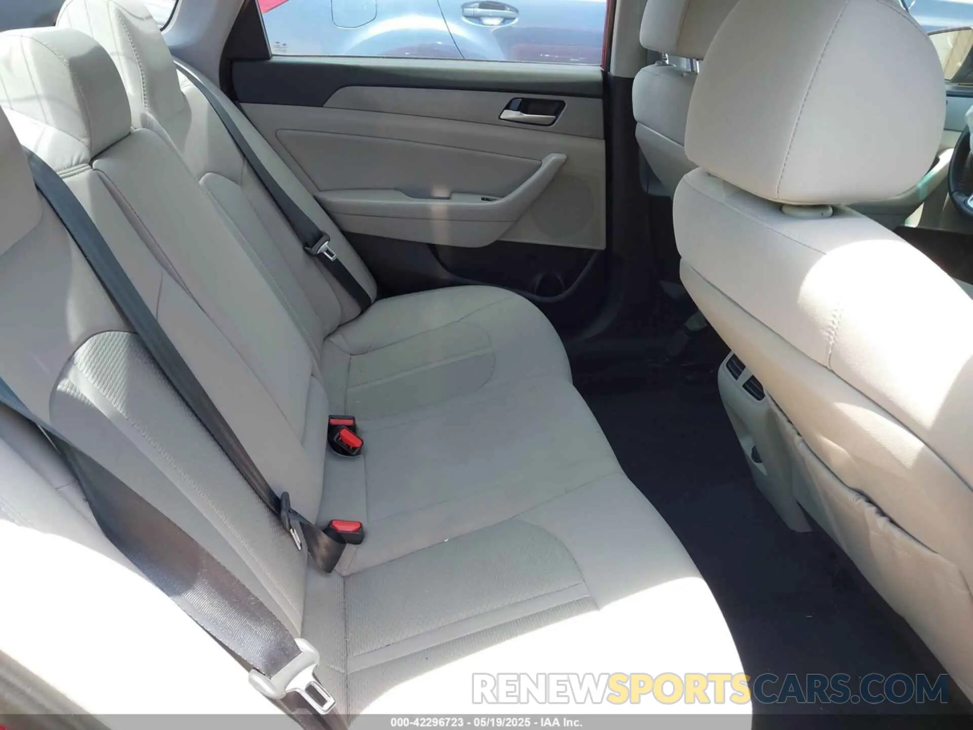 8 Photograph of a damaged car 5NPE34AF4KH802628 HYUNDAI SONATA 2019
