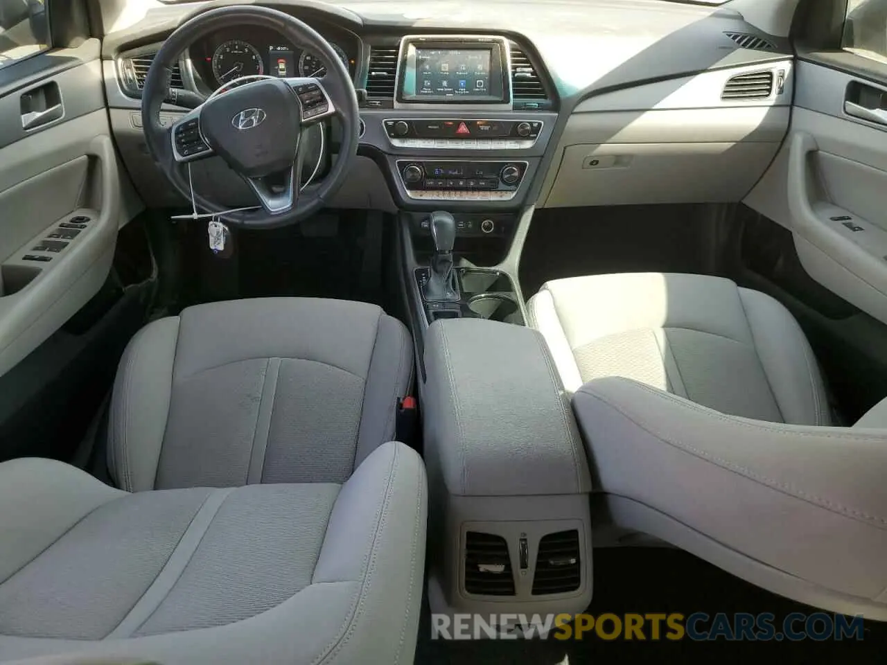 8 Photograph of a damaged car 5NPE34AF4KH807344 HYUNDAI SONATA 2019