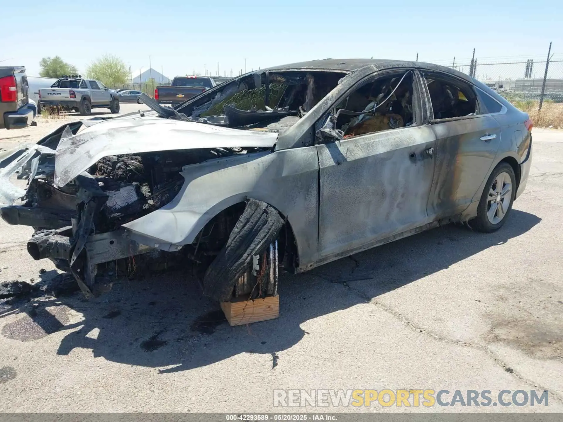 2 Photograph of a damaged car 5NPE34AF5KH740284 HYUNDAI SONATA 2019