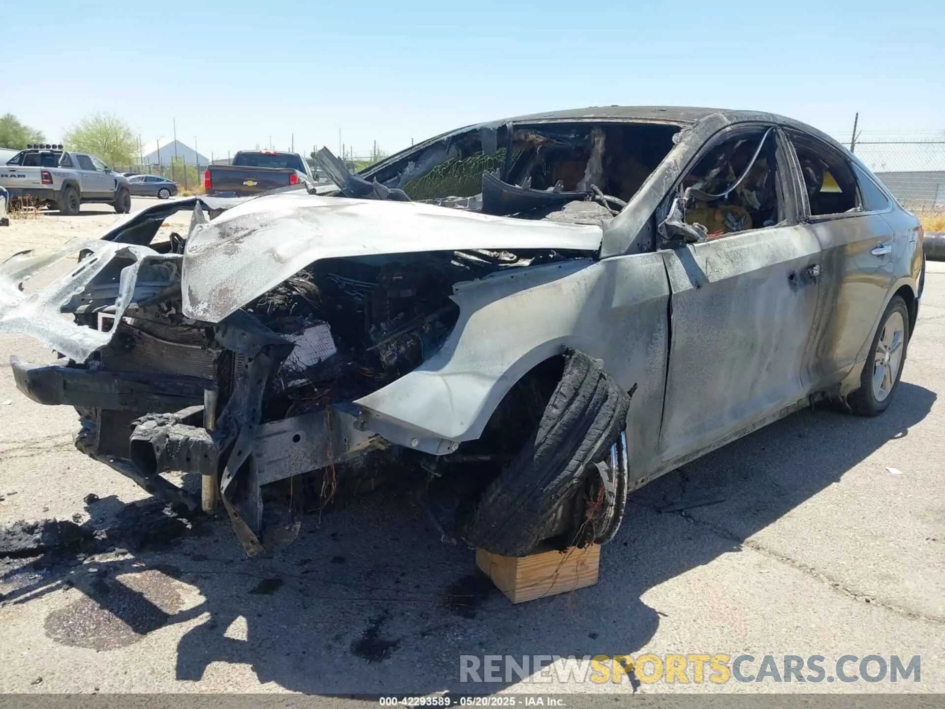 6 Photograph of a damaged car 5NPE34AF5KH740284 HYUNDAI SONATA 2019