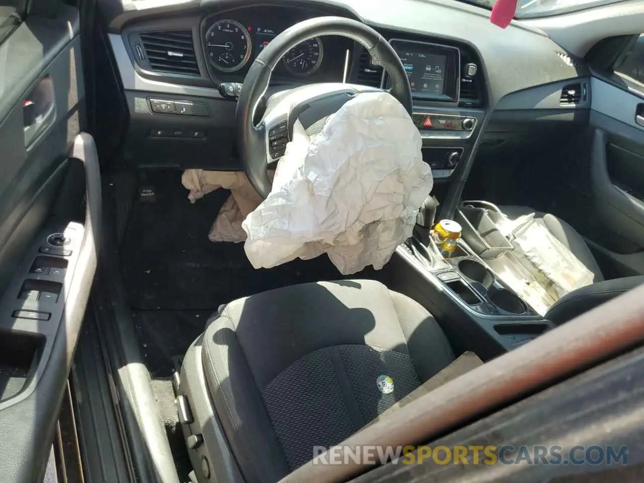 8 Photograph of a damaged car 5NPE34AF5KH753021 HYUNDAI SONATA 2019