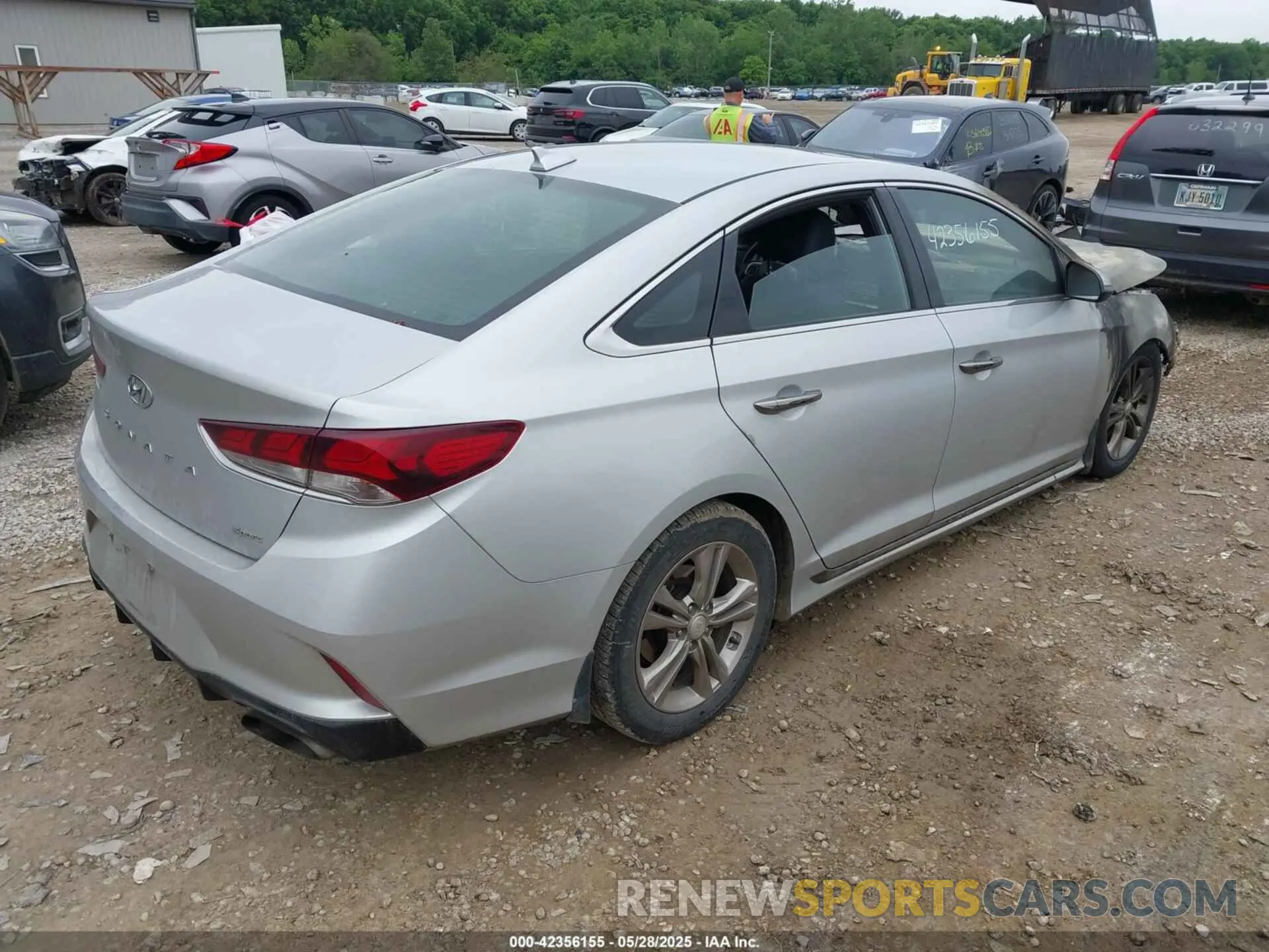 4 Photograph of a damaged car 5NPE34AF5KH759255 HYUNDAI SONATA 2019