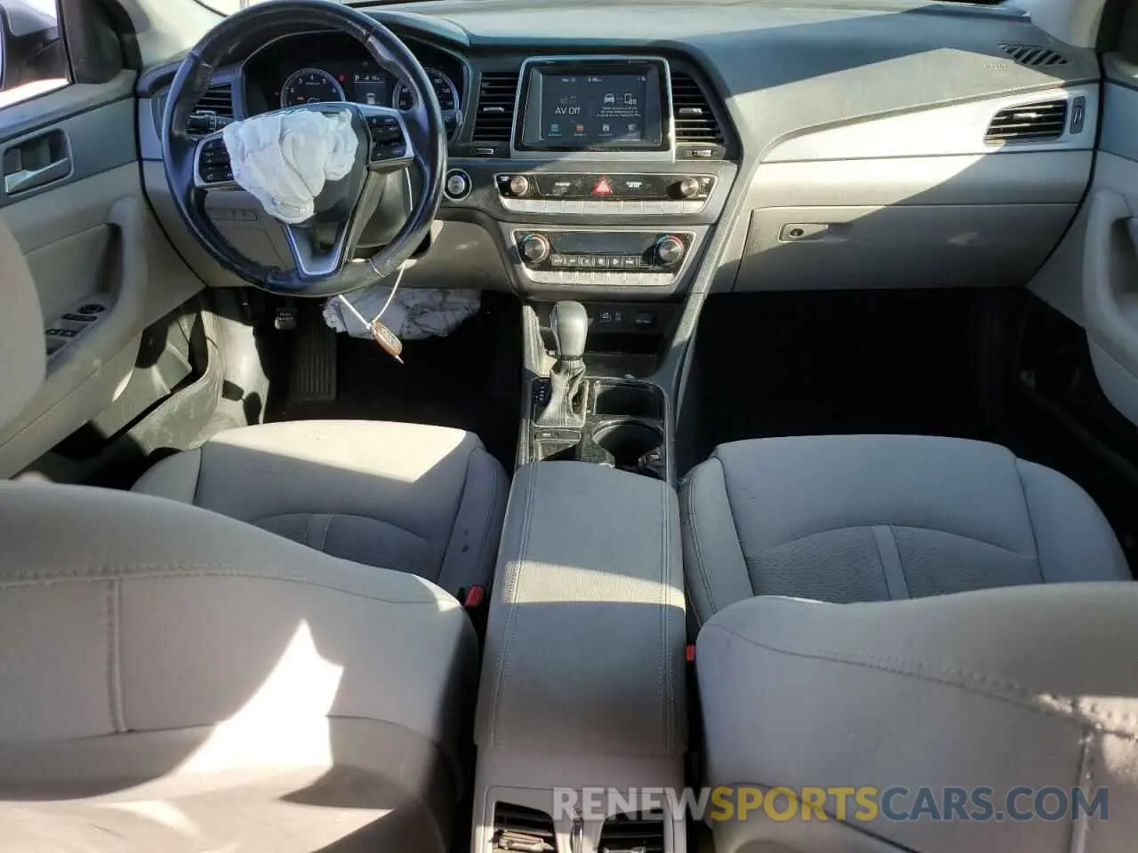 8 Photograph of a damaged car 5NPE34AF5KH775150 HYUNDAI SONATA 2019