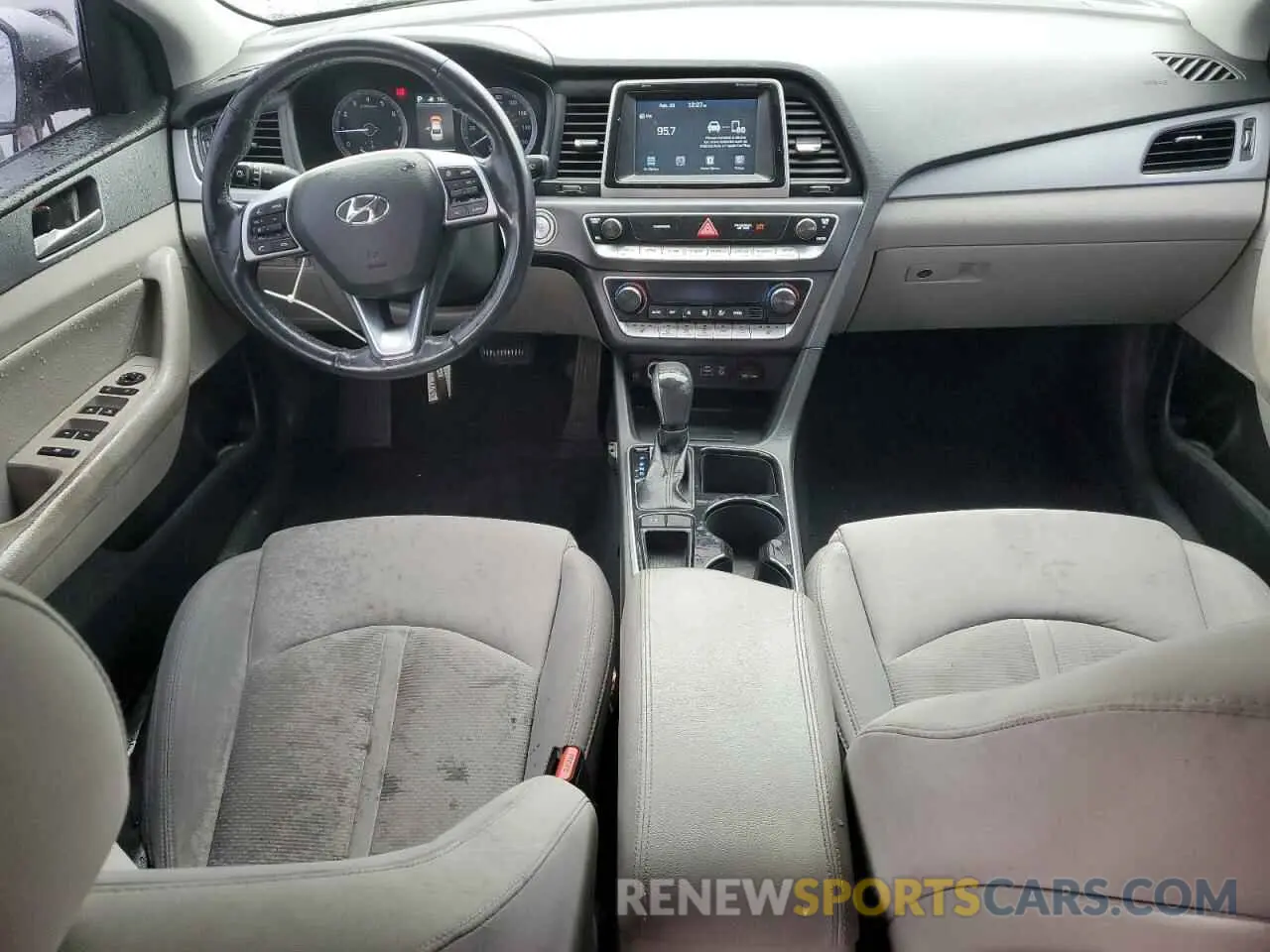 8 Photograph of a damaged car 5NPE34AF5KH778596 HYUNDAI SONATA 2019