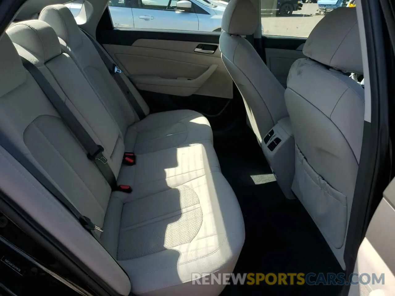 10 Photograph of a damaged car 5NPE34AF5KH794748 HYUNDAI SONATA 2019