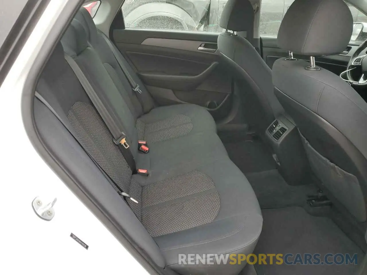 10 Photograph of a damaged car 5NPE34AF6KH740438 HYUNDAI SONATA 2019