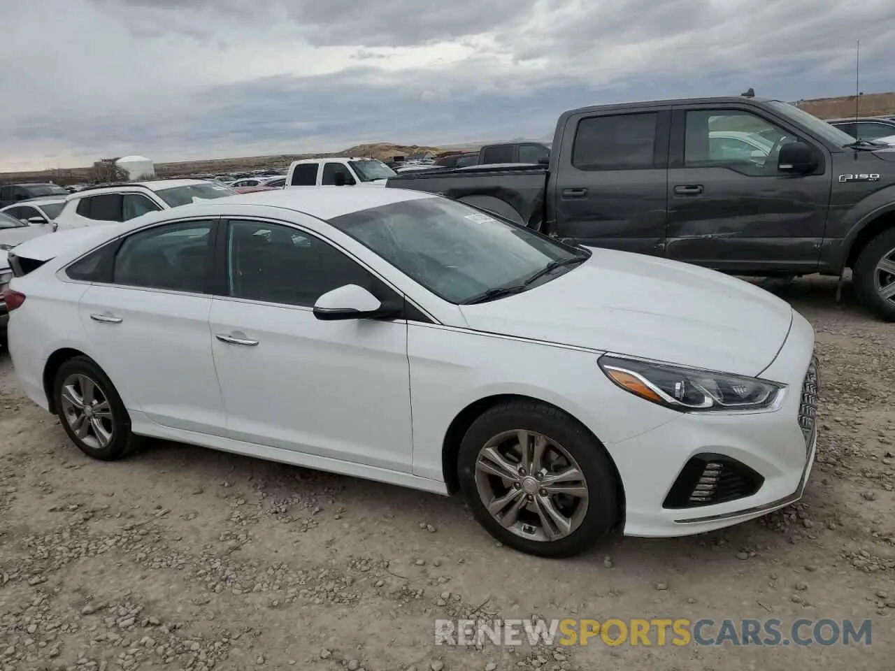 4 Photograph of a damaged car 5NPE34AF6KH740438 HYUNDAI SONATA 2019