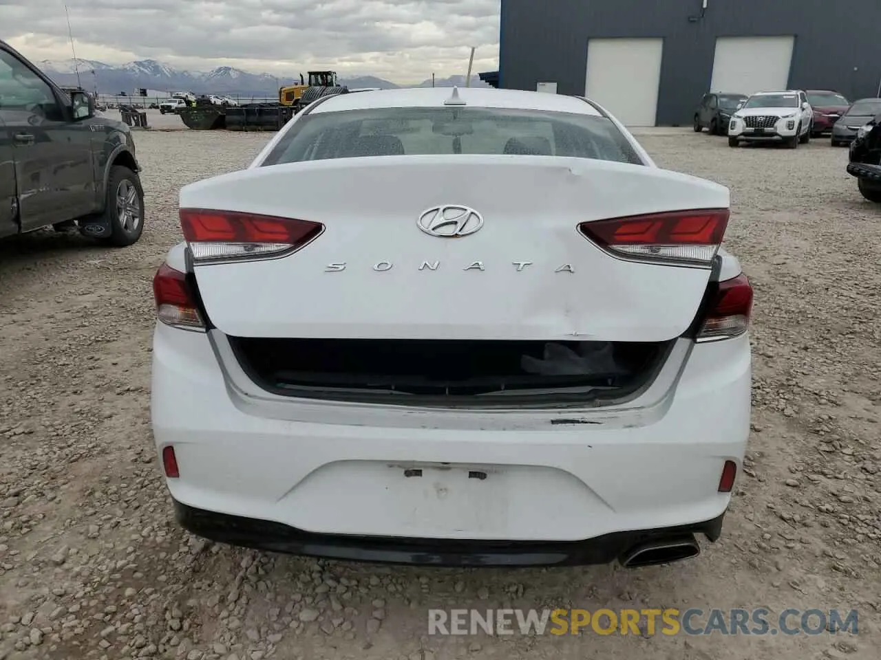 6 Photograph of a damaged car 5NPE34AF6KH740438 HYUNDAI SONATA 2019