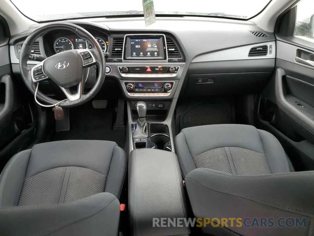 8 Photograph of a damaged car 5NPE34AF6KH740438 HYUNDAI SONATA 2019