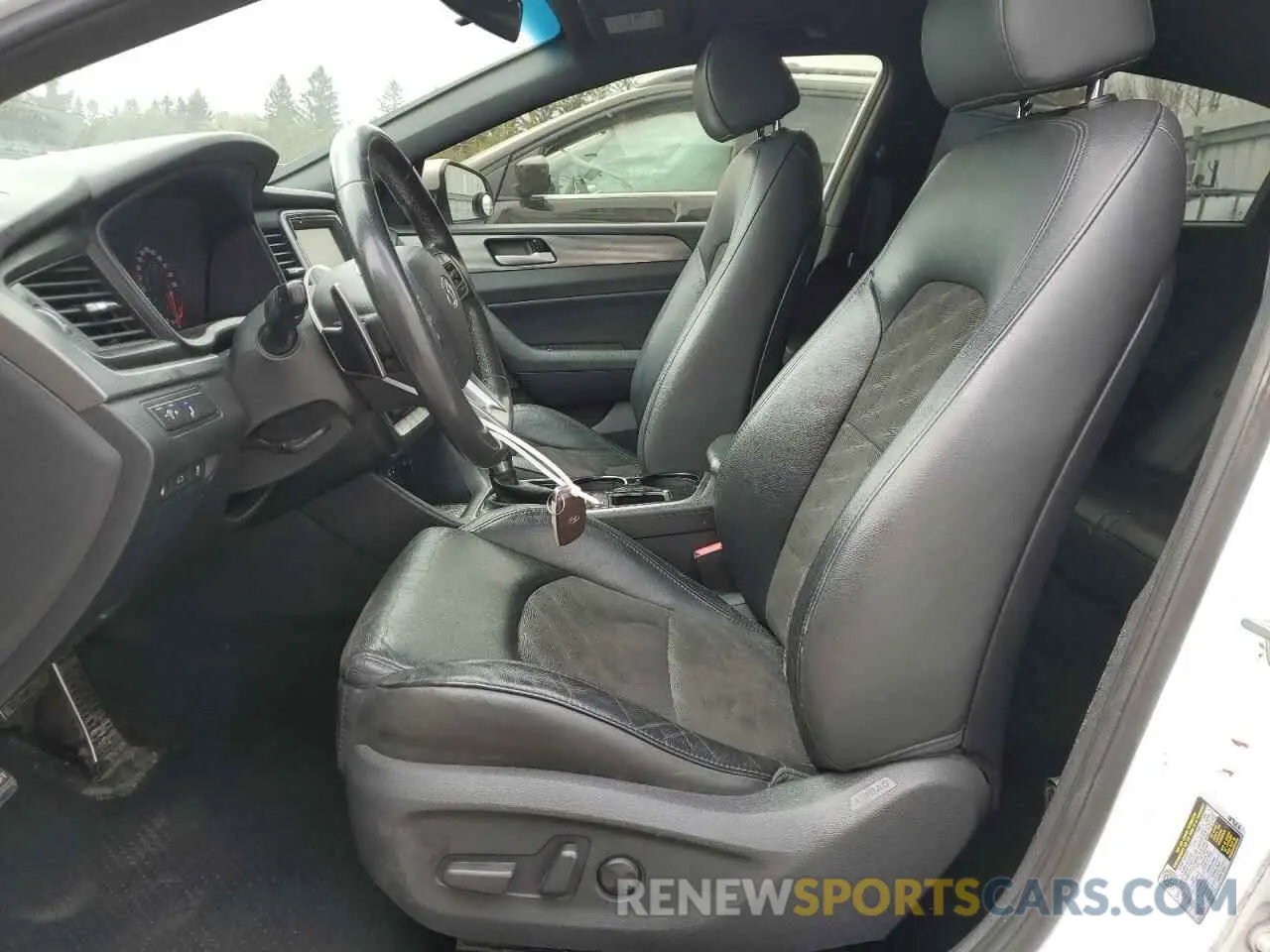 7 Photograph of a damaged car 5NPE34AF6KH747745 HYUNDAI SONATA 2019