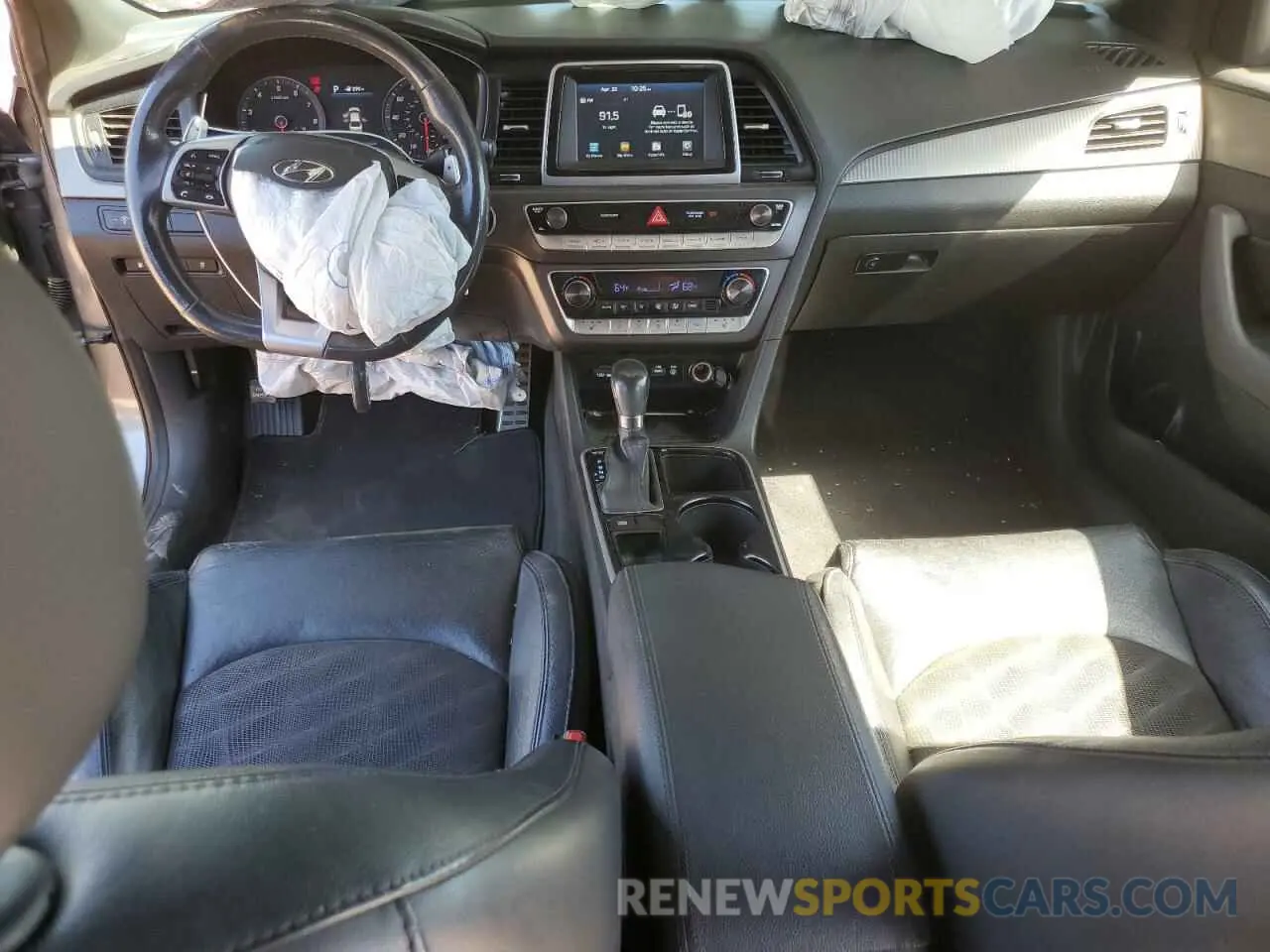 8 Photograph of a damaged car 5NPE34AF6KH750340 HYUNDAI SONATA 2019