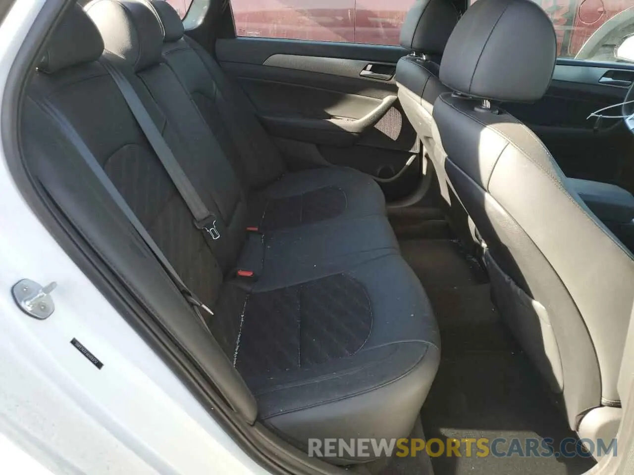 10 Photograph of a damaged car 5NPE34AF6KH783757 HYUNDAI SONATA 2019