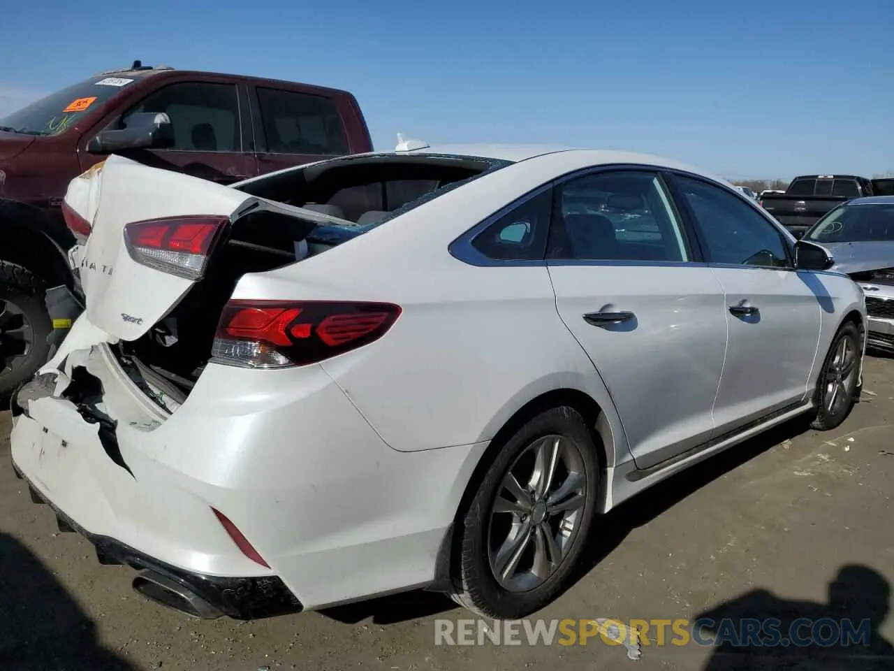 3 Photograph of a damaged car 5NPE34AF6KH783757 HYUNDAI SONATA 2019