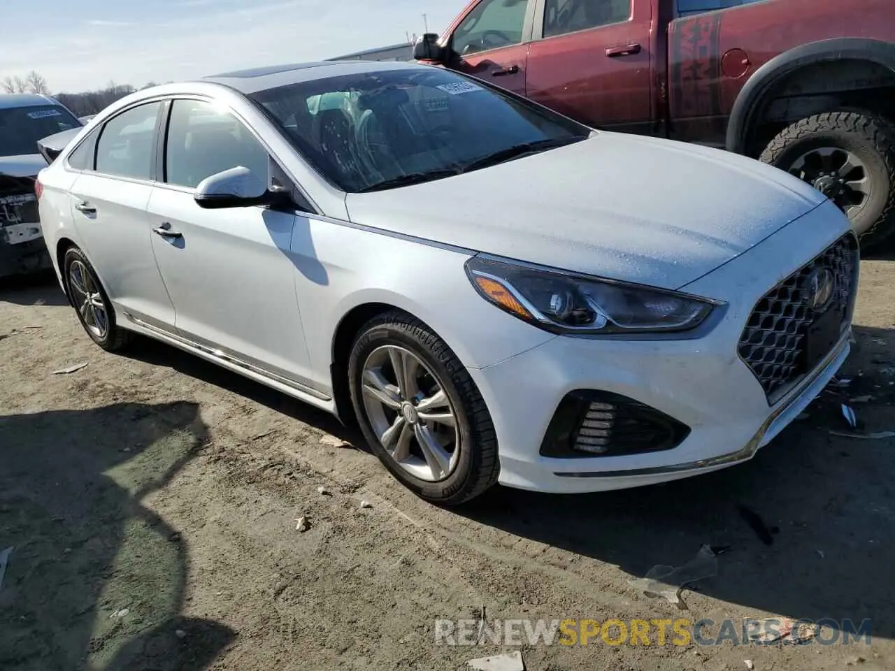 4 Photograph of a damaged car 5NPE34AF6KH783757 HYUNDAI SONATA 2019