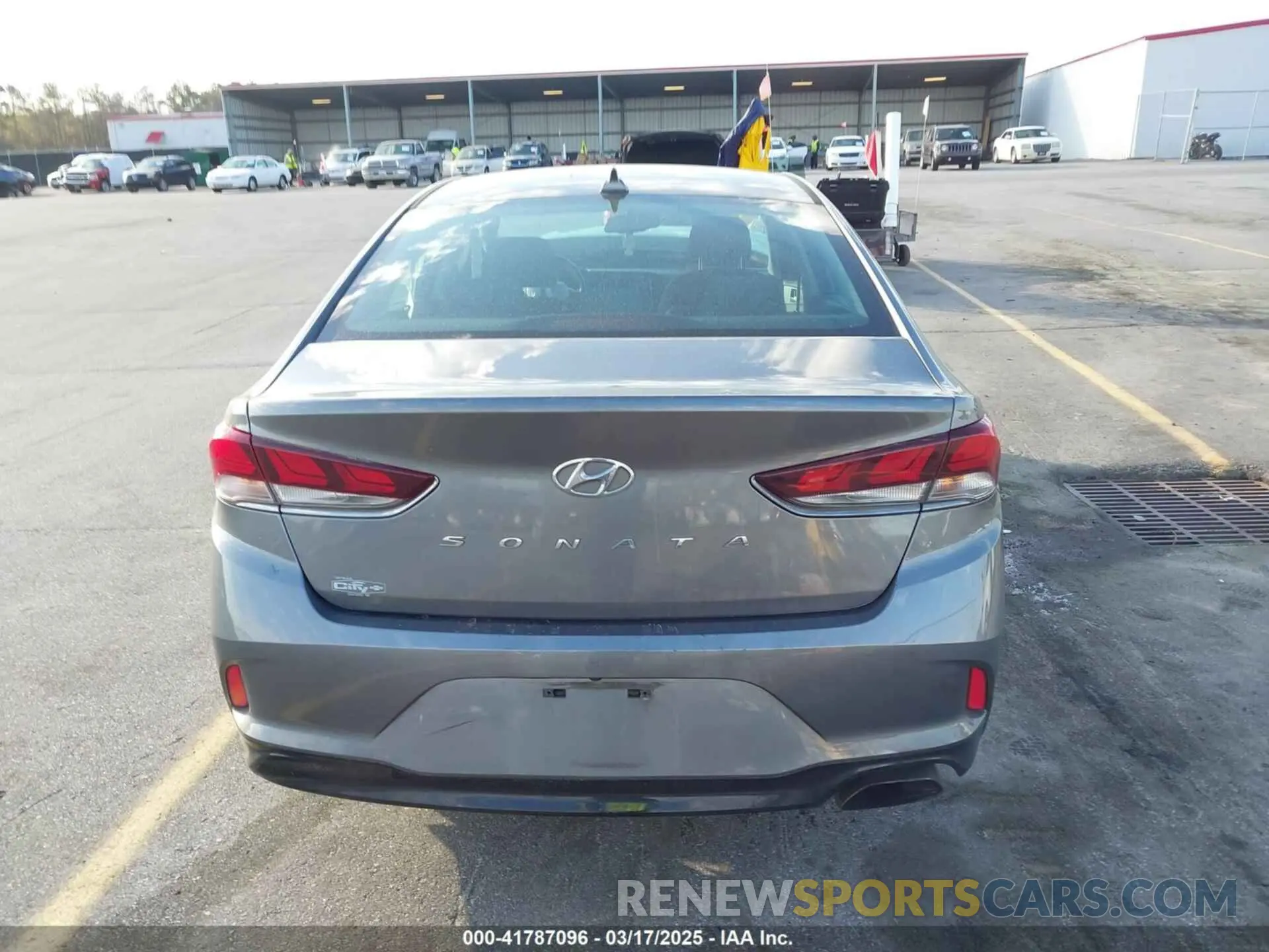 16 Photograph of a damaged car 5NPE34AF6KH814179 HYUNDAI SONATA 2019