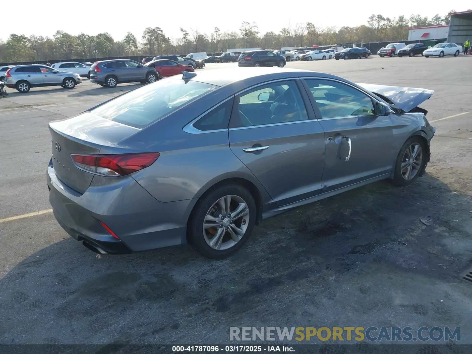 4 Photograph of a damaged car 5NPE34AF6KH814179 HYUNDAI SONATA 2019