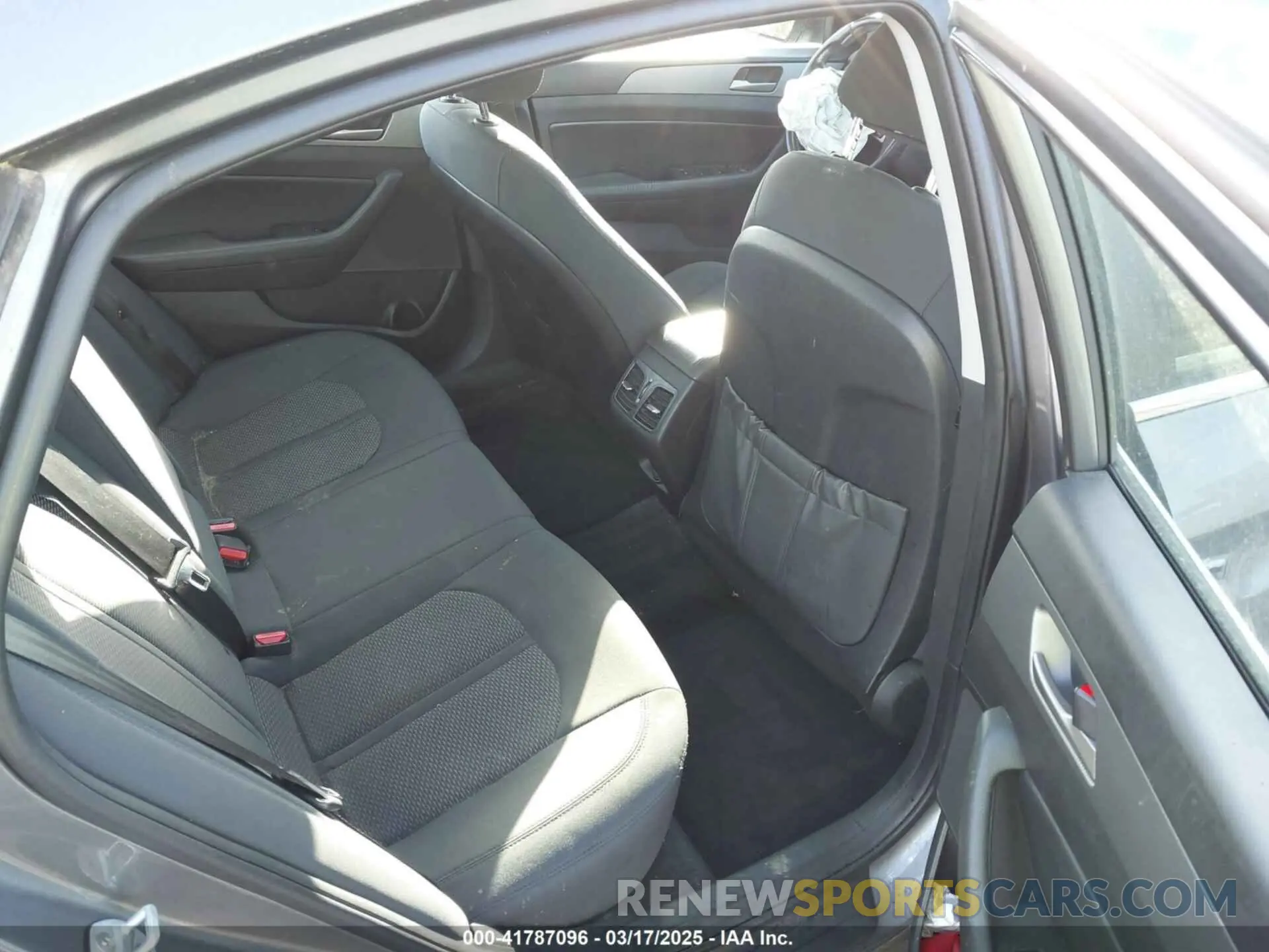 8 Photograph of a damaged car 5NPE34AF6KH814179 HYUNDAI SONATA 2019