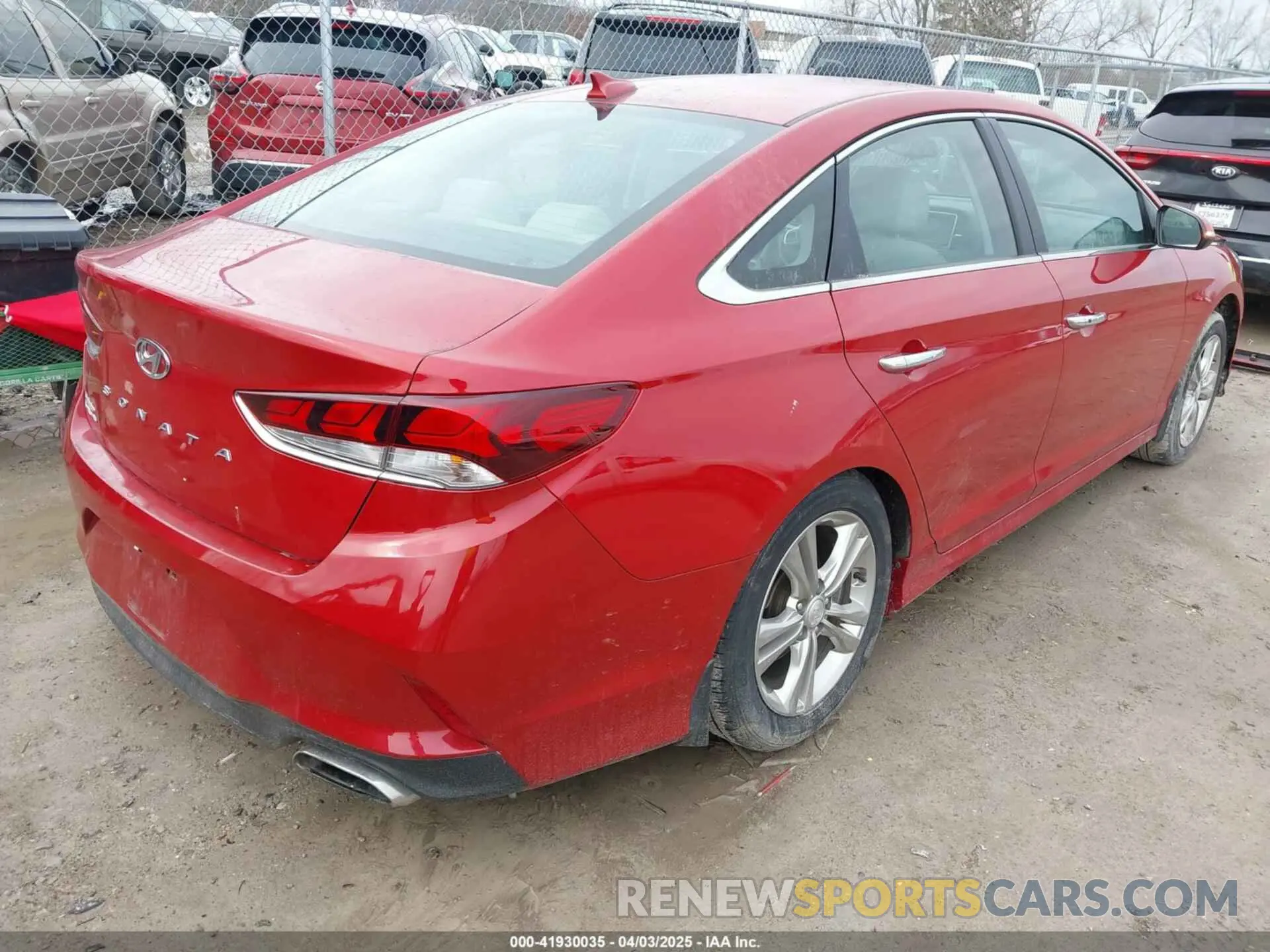 4 Photograph of a damaged car 5NPE34AF6KH815932 HYUNDAI SONATA 2019