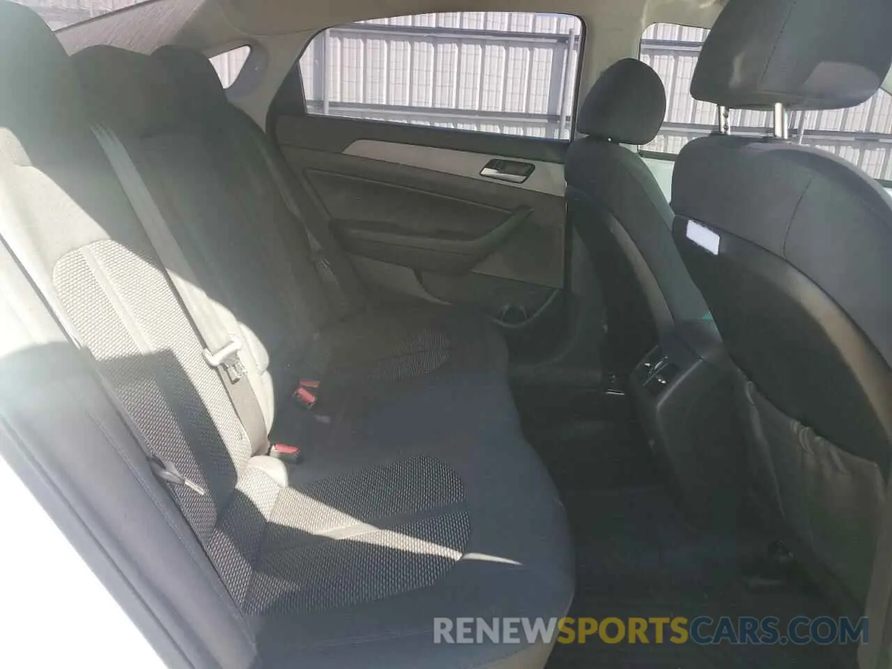 10 Photograph of a damaged car 5NPE34AF7KH748273 HYUNDAI SONATA 2019