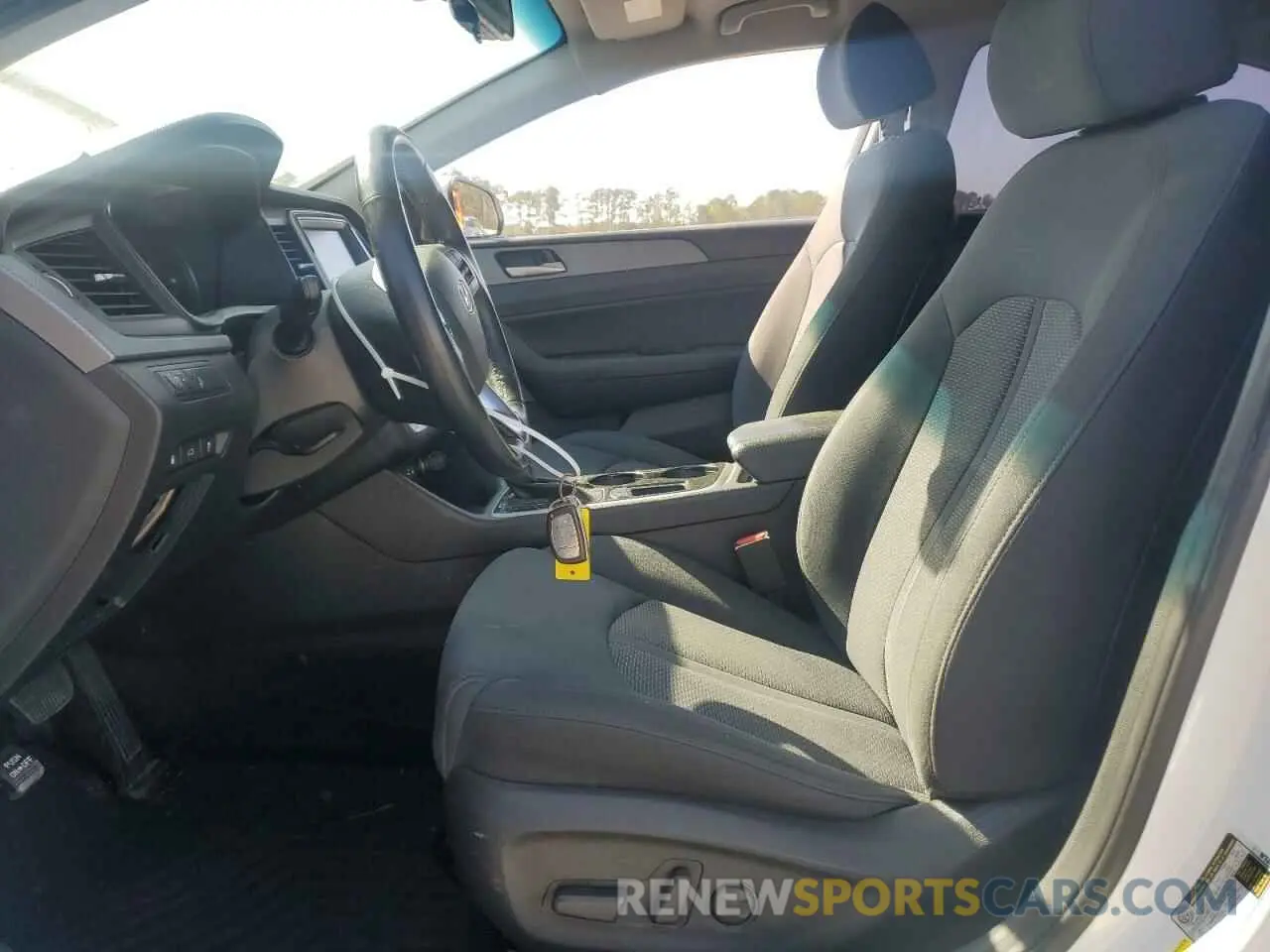7 Photograph of a damaged car 5NPE34AF7KH748273 HYUNDAI SONATA 2019