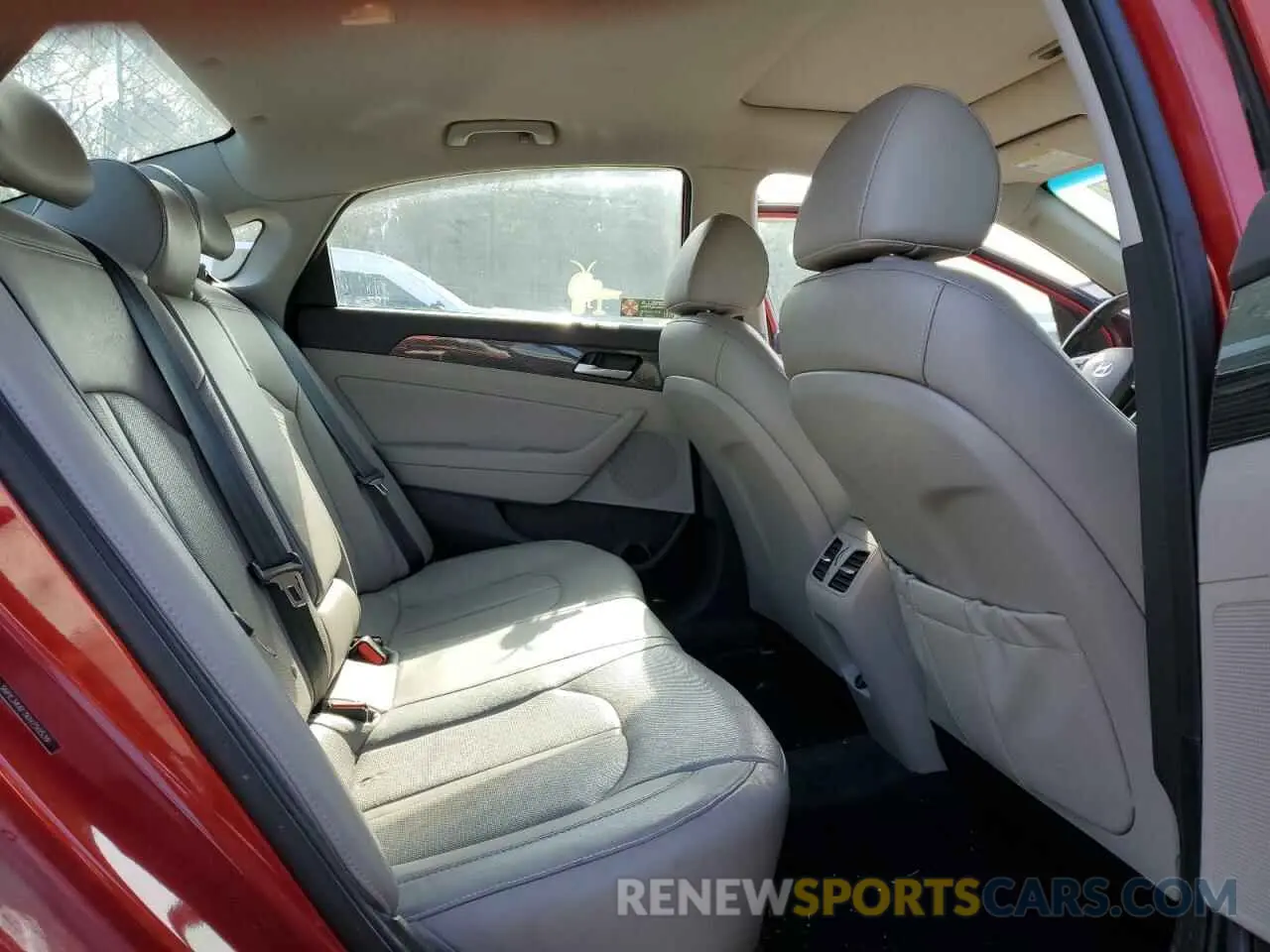 10 Photograph of a damaged car 5NPE34AF7KH750539 HYUNDAI SONATA 2019