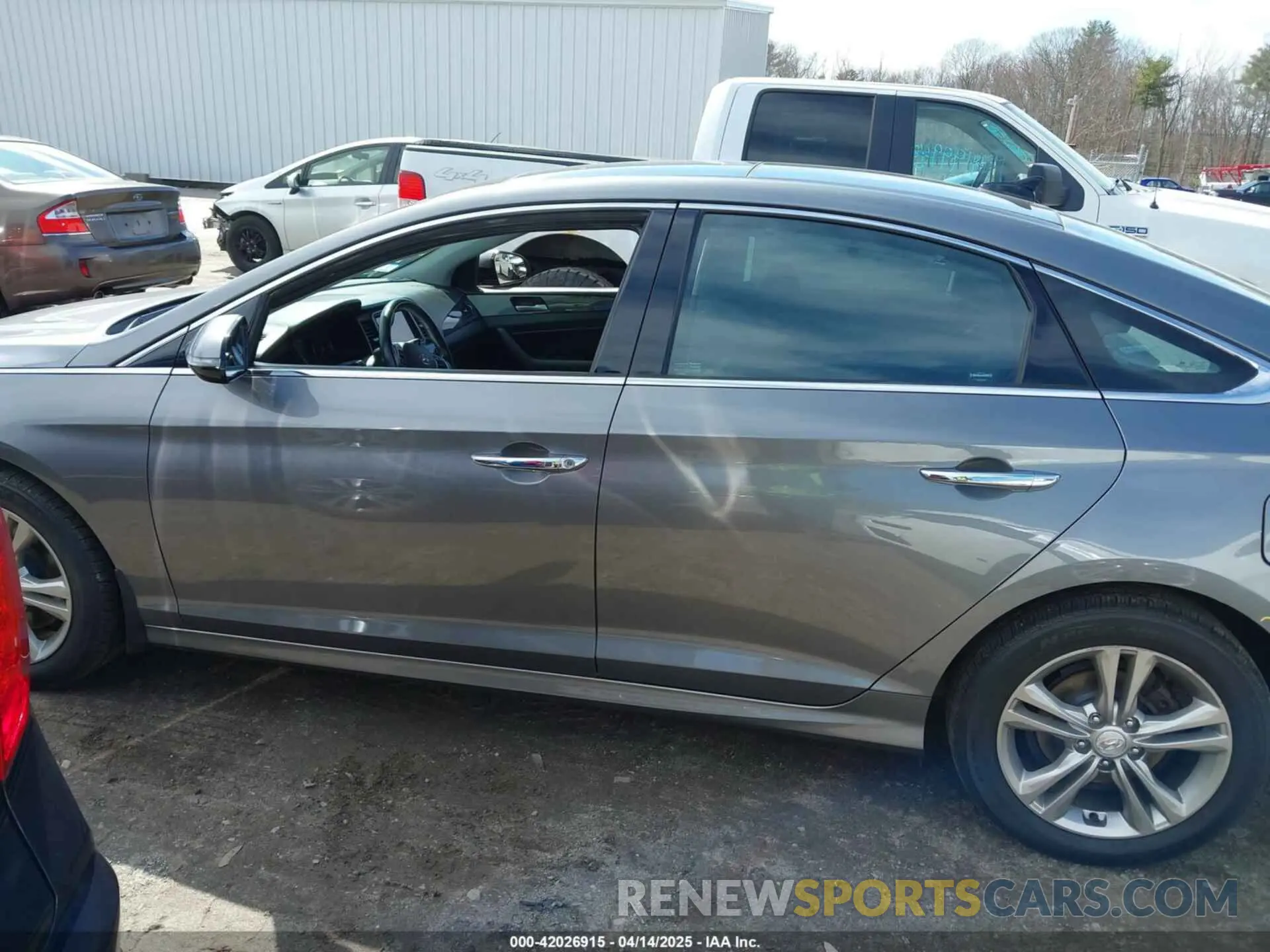 14 Photograph of a damaged car 5NPE34AF7KH781838 HYUNDAI SONATA 2019