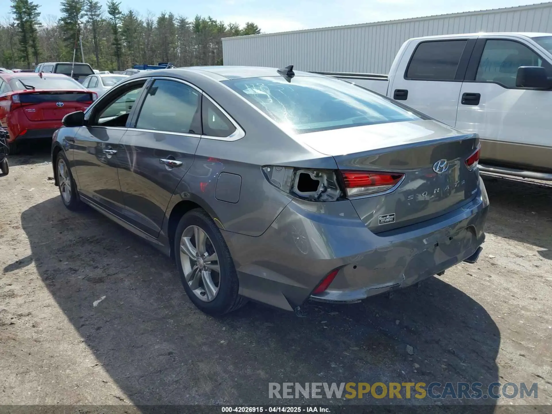 3 Photograph of a damaged car 5NPE34AF7KH781838 HYUNDAI SONATA 2019