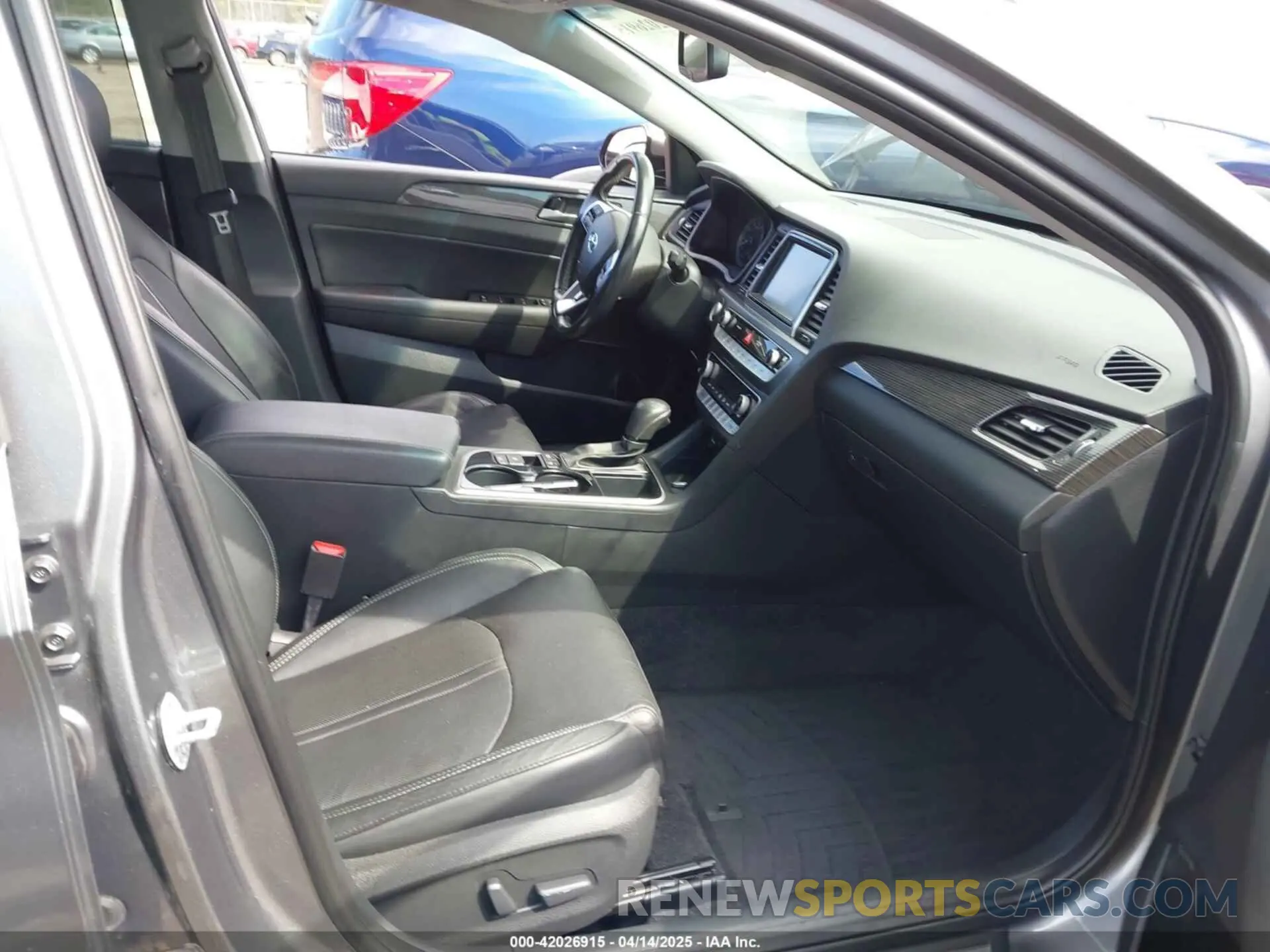 5 Photograph of a damaged car 5NPE34AF7KH781838 HYUNDAI SONATA 2019