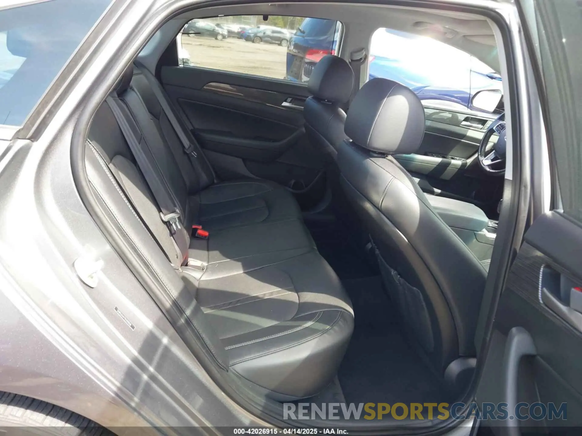 8 Photograph of a damaged car 5NPE34AF7KH781838 HYUNDAI SONATA 2019