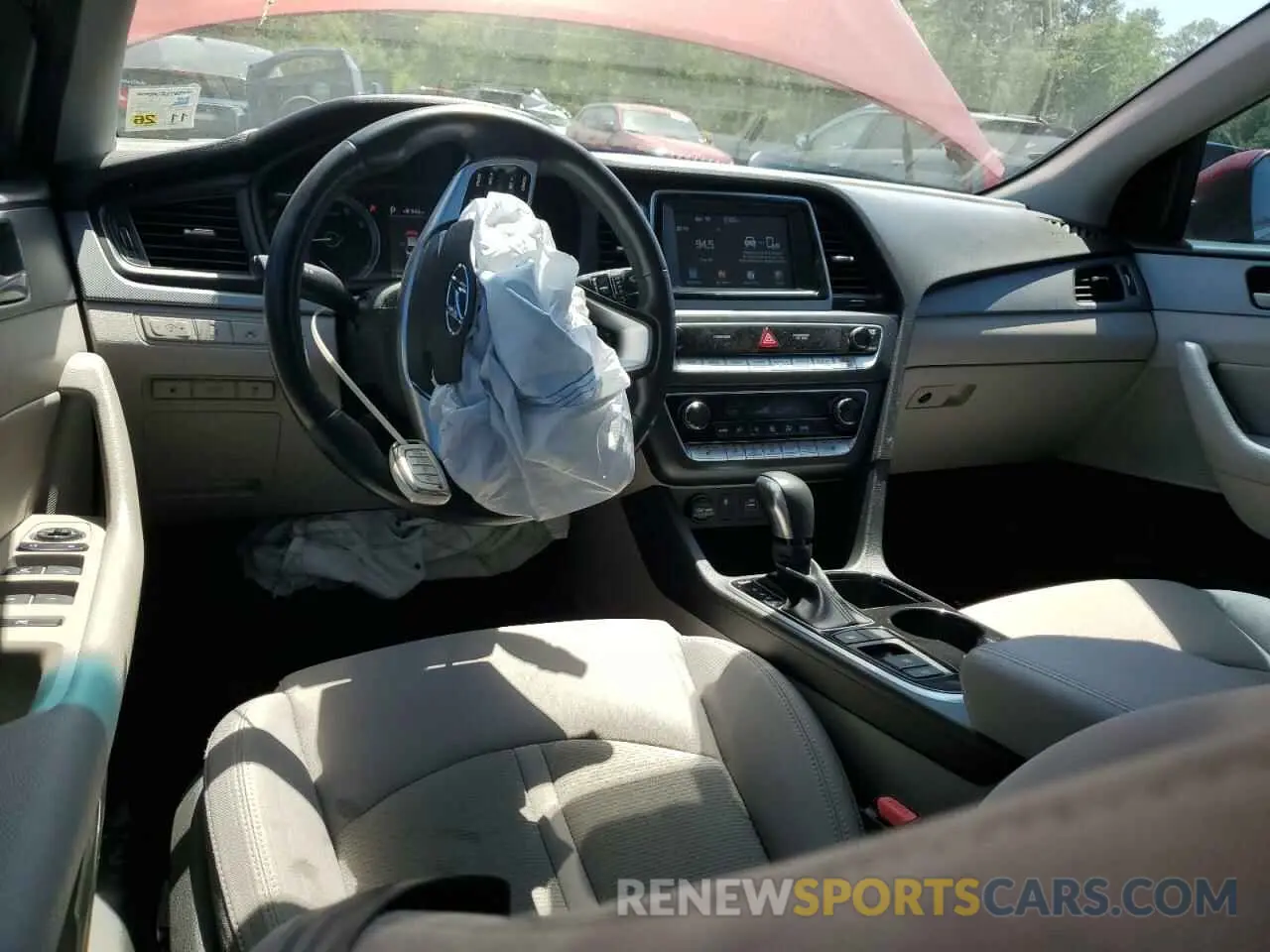 8 Photograph of a damaged car 5NPE34AF7KH803742 HYUNDAI SONATA 2019