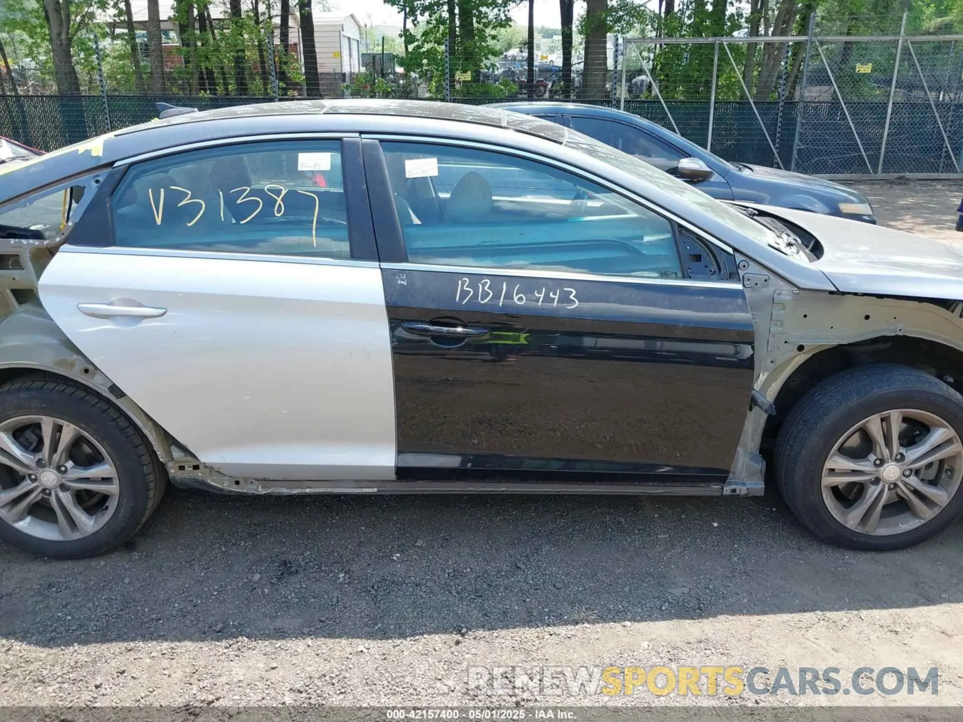 14 Photograph of a damaged car 5NPE34AF7KH809430 HYUNDAI SONATA 2019