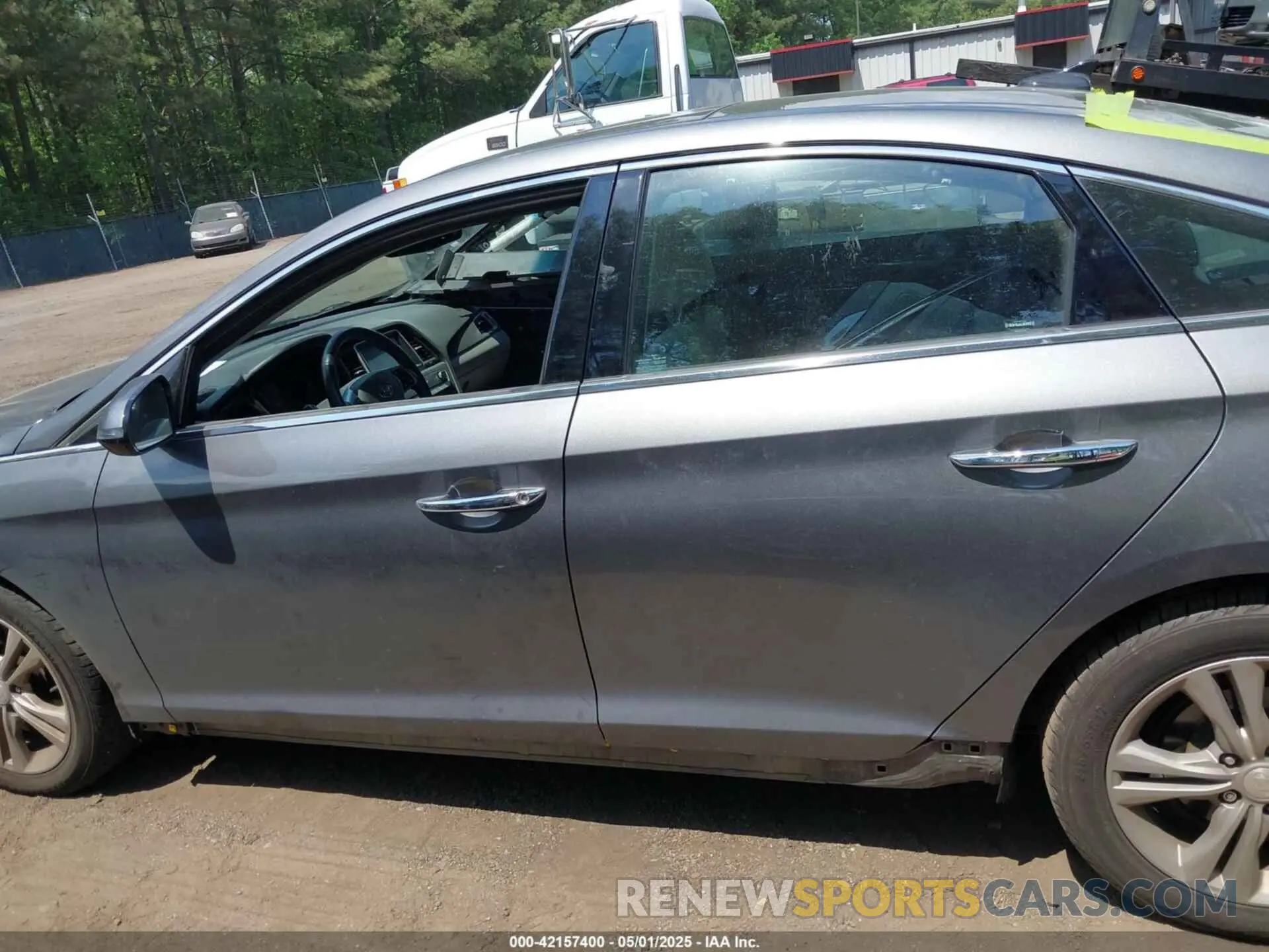 15 Photograph of a damaged car 5NPE34AF7KH809430 HYUNDAI SONATA 2019