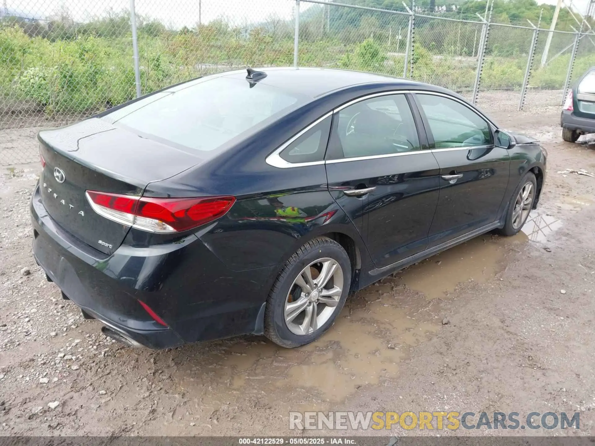 4 Photograph of a damaged car 5NPE34AF7KH818208 HYUNDAI SONATA 2019