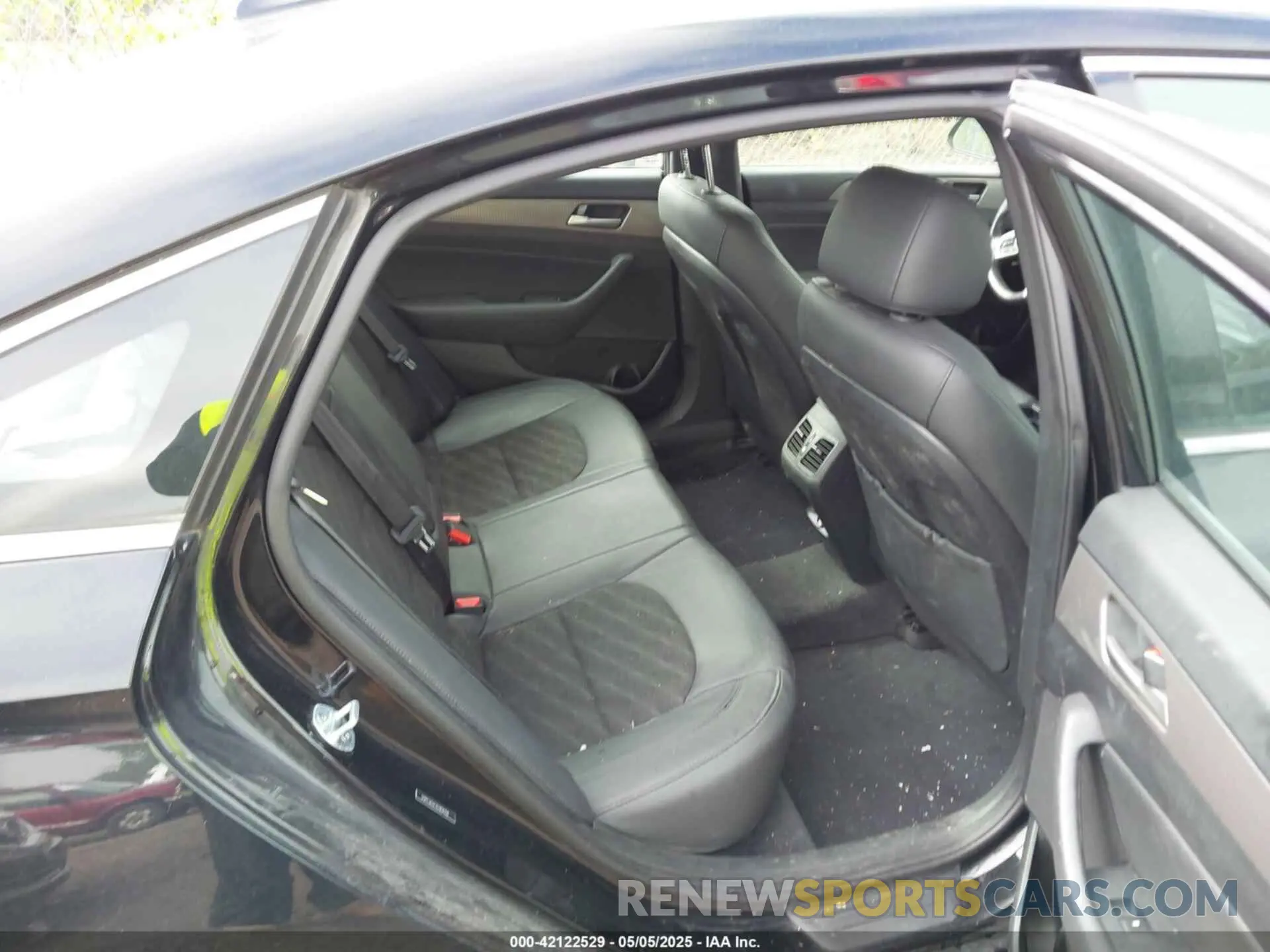 8 Photograph of a damaged car 5NPE34AF7KH818208 HYUNDAI SONATA 2019